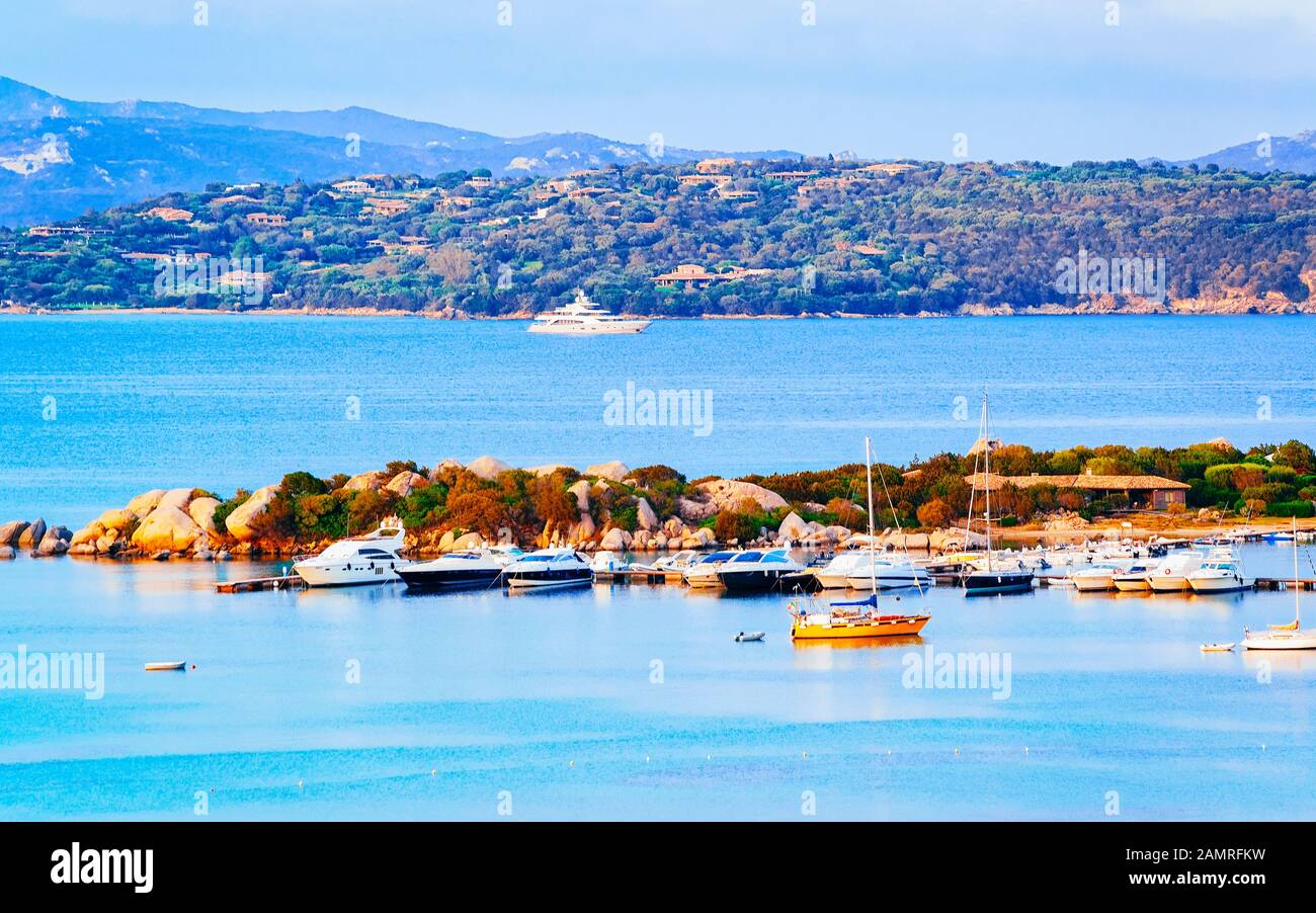Paysage et paysage de Golfo Aranci à Costa Smeralda réflexe Banque D'Images
