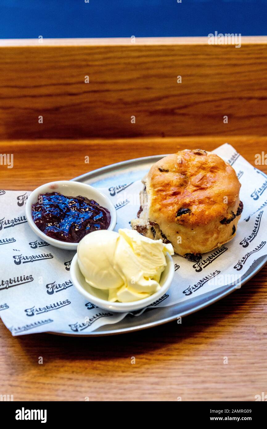 Thé à la crème au Fitzbillies Cafe, Cambridge, Royaume-Uni Banque D'Images