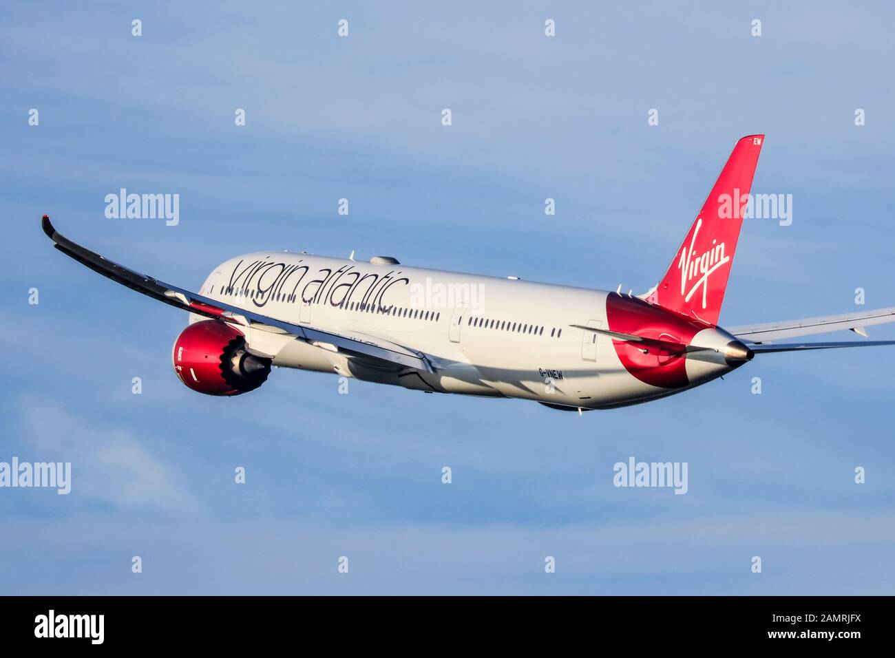 Le Boeing 787 Dreamliner de Virgin Atlantic a pris le vol juste après le décollage du 29 décembre 2019 à l'aéroport de Londres Heathrow, Middlesex, Royaume-Uni Banque D'Images