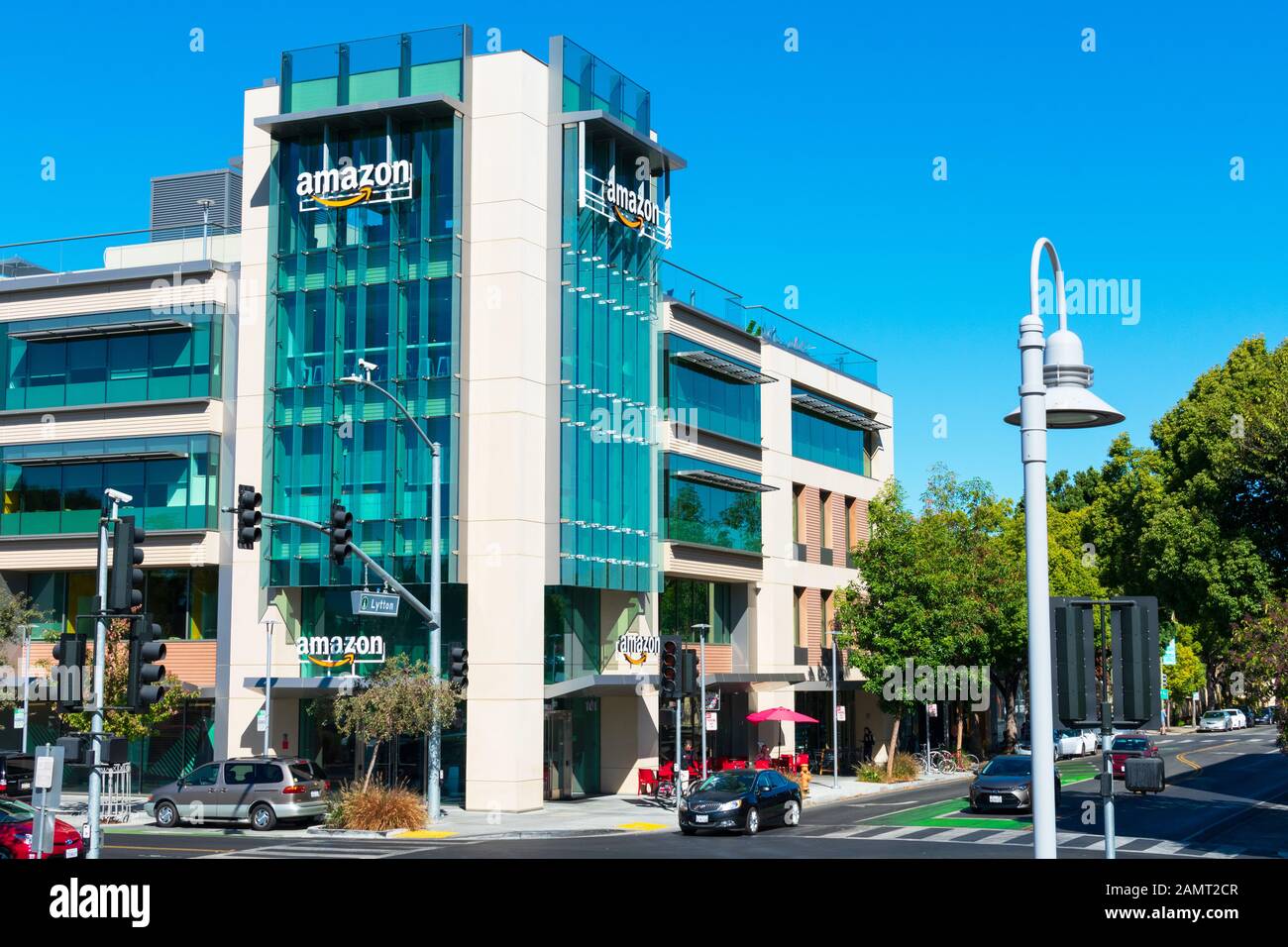 Paysage urbain près du campus de la société de commerce électronique Amazon.com dans le centre-ville - Palo Alto, Californie, États-Unis - octobre 2019 Banque D'Images