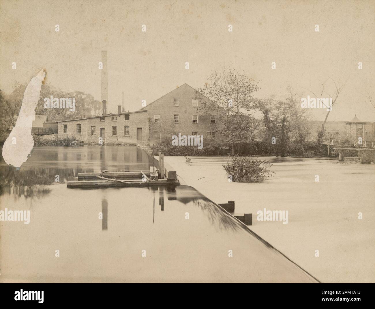 C Antique 1890 photographie, "Rivière Passaic Voir." La rivière Passaic est une rivière dans le nord du New Jersey aux États-Unis. SOURCE : photographie originale Banque D'Images