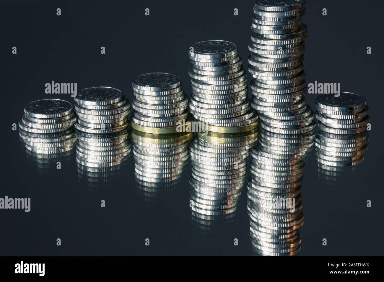 Pièces étincelantes empilés, devise polonaise, la croissance et accroître l'icône. Banque D'Images