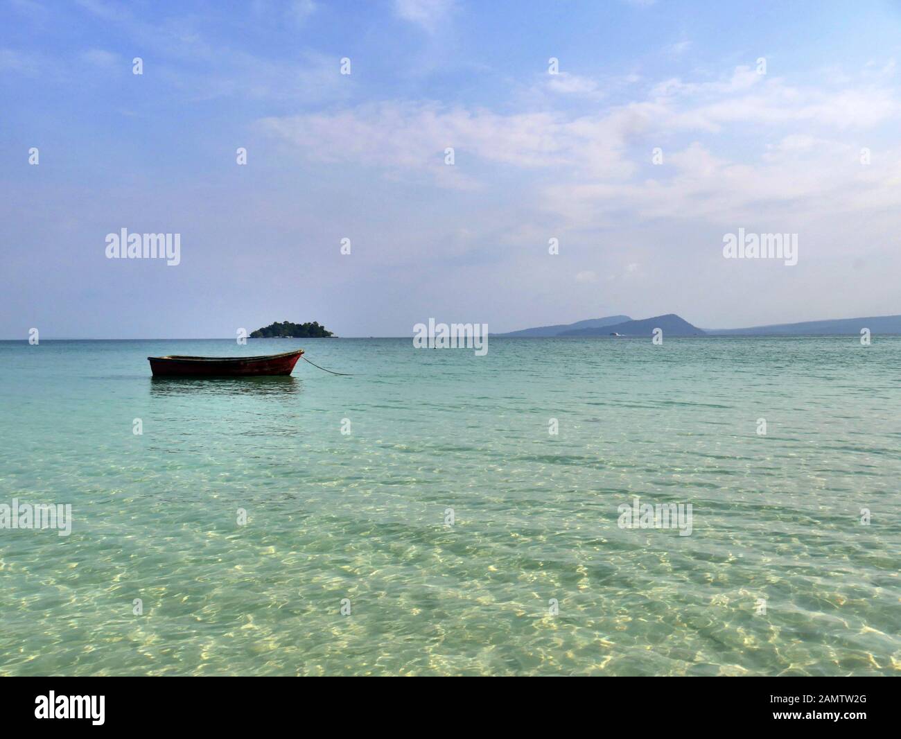 Bateau à pêche sur la côte de Koh Rong, Cambodge Banque D'Images