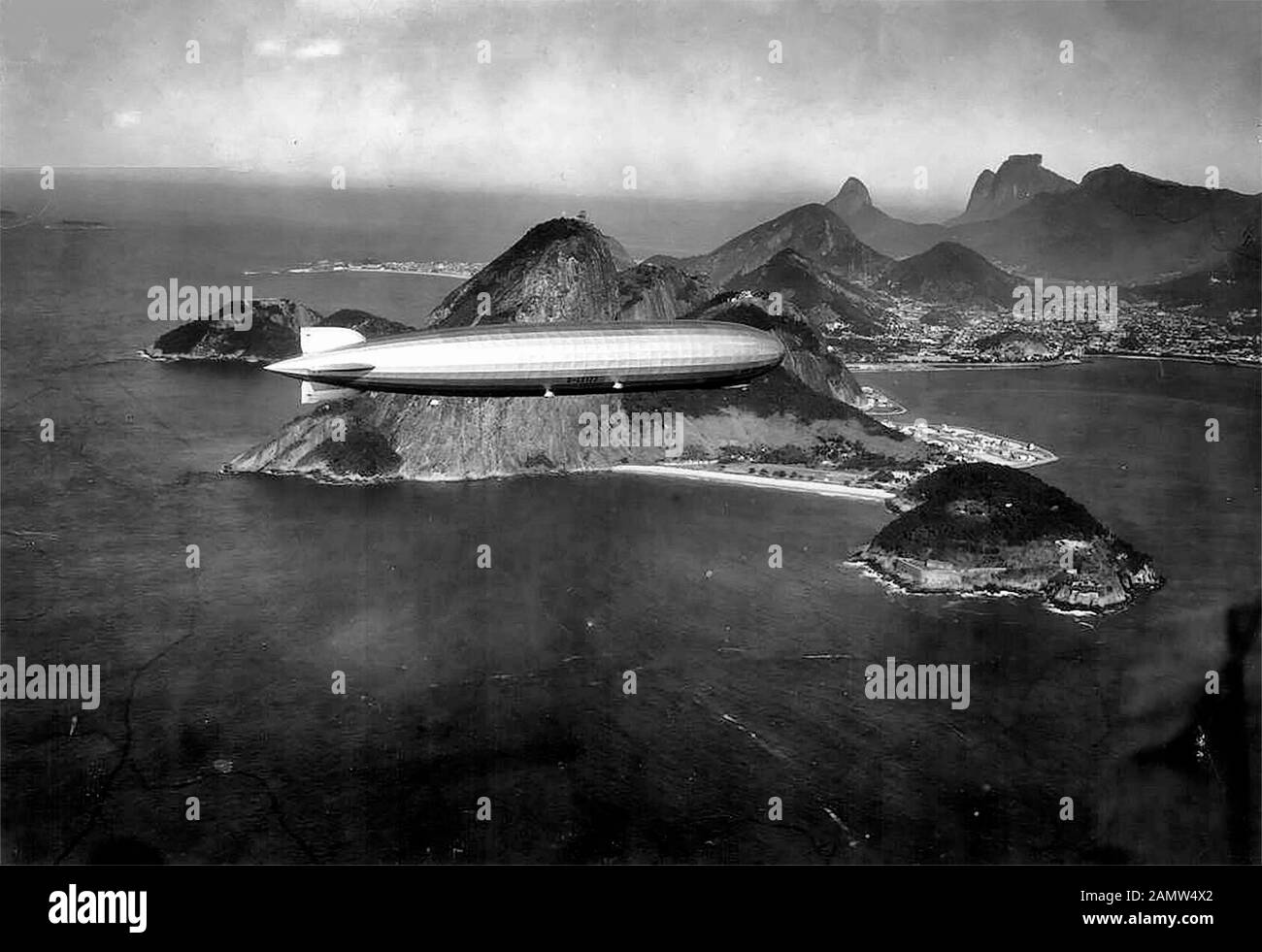 Navire LZ 127 'Graf Zeppelin' au-dessus de Rio de Janeiro, Brésil, 25 mai 1930 Banque D'Images