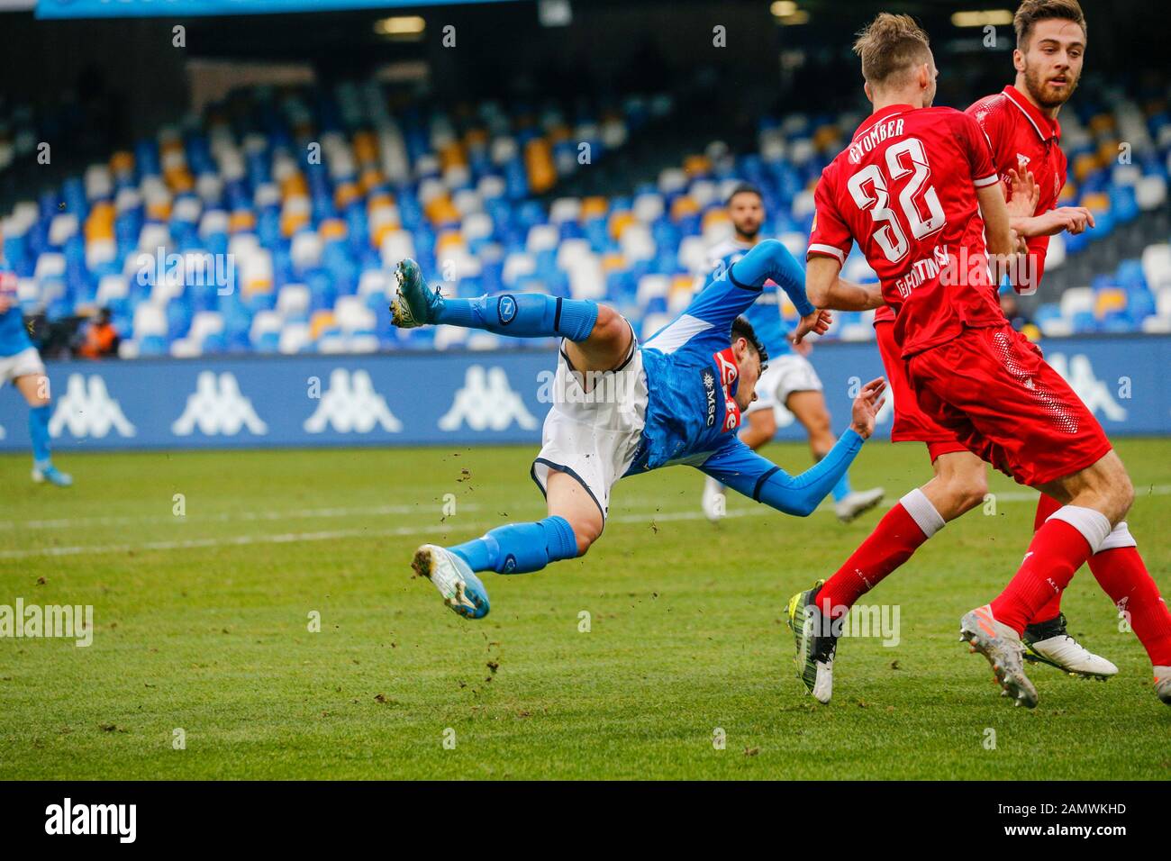 Rome, Italie. 14 janvier 2020. Lors du match de football de la coupe italienne de la SSC Napoli contre le FC Pérouse le 14 janvier 2020 au stade San Paolo de Naples. Dans La Photo: Elmas (Photo De Fabio Sasso/Pacific Press) Crédit: Pacific Press Agency/Alay Live News Banque D'Images