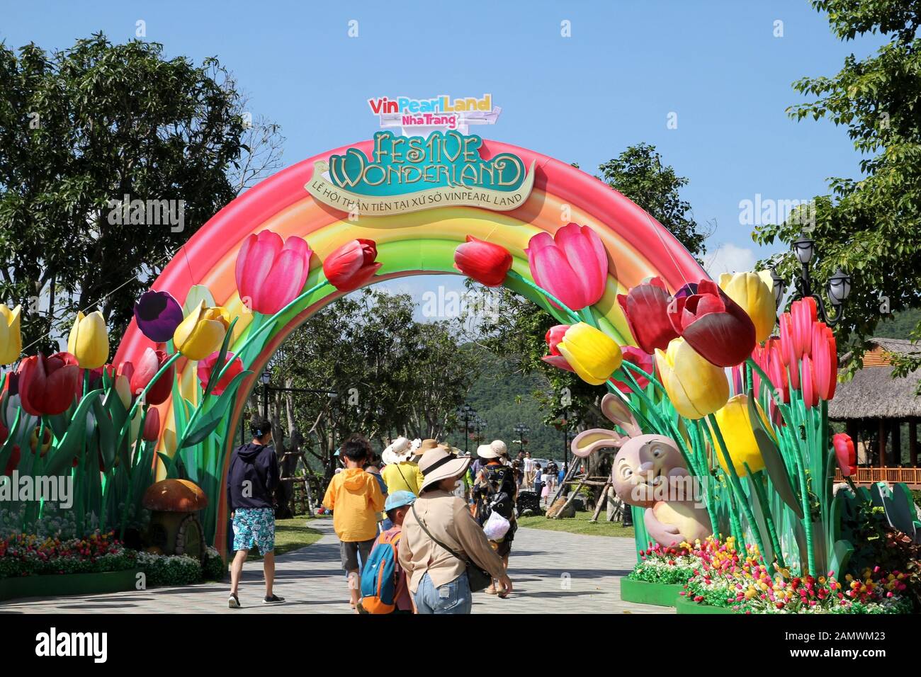 Nha Trang, nha trang, Chine. 15 janvier 2020. La ville balnéaire de nha trang, connue sous le nom de « Little maldives », est devenue une attraction touristique populaire en Asie du Sud-est. Le parc d'attractions du nouvel an chinois, construit par des magoins russes, a attiré de nombreux touristes chinois à découvrir la plus longue téléphérique d'Asie à travers la mer. Crédit: Sipa Asia/Zuma Wire/Alay Live News Banque D'Images