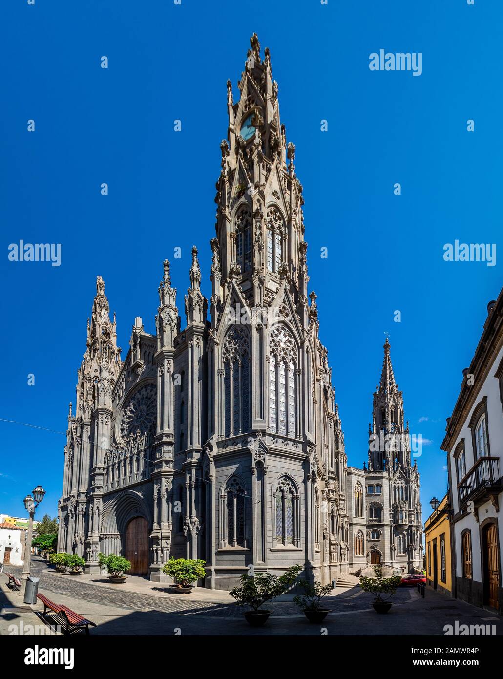 Paysage avec la cathédrale San Juan Bautista en Arucas, Gran Canaria, Espagne Banque D'Images
