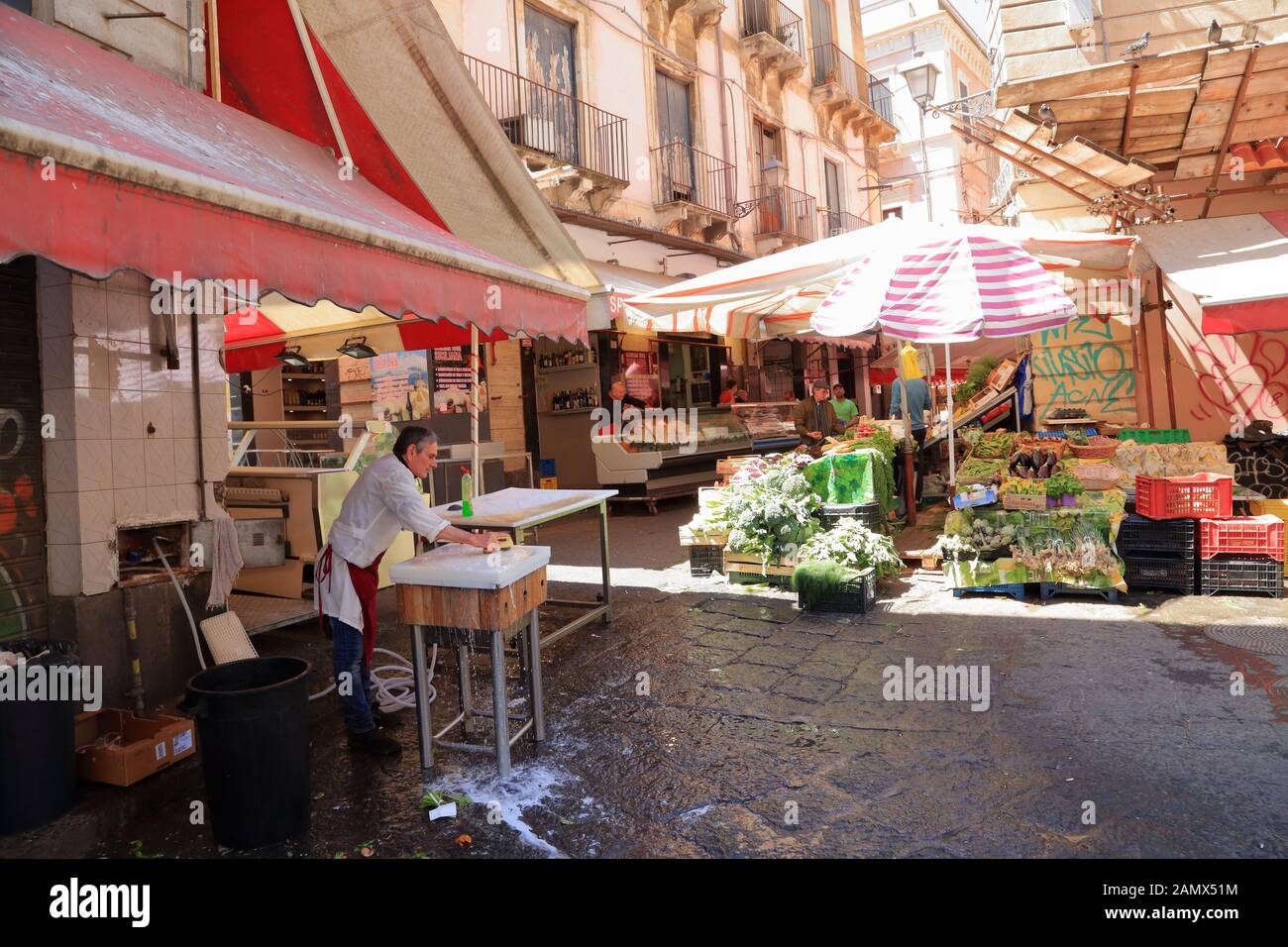 Marché Aux Poissons De Catane. Marché des fruits et légumes de la rue. La pescheria di Catania Banque D'Images