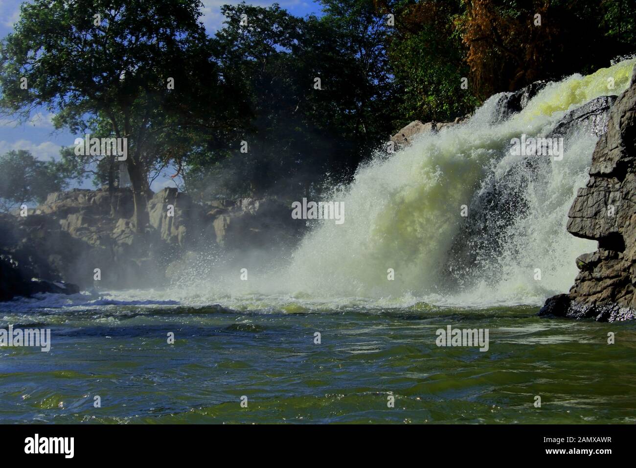 Paysage pittoresque de hogenakkal cascades sur la rivière kaveri à hogenakkal dans l'état du Tamil Nadu, Inde Banque D'Images