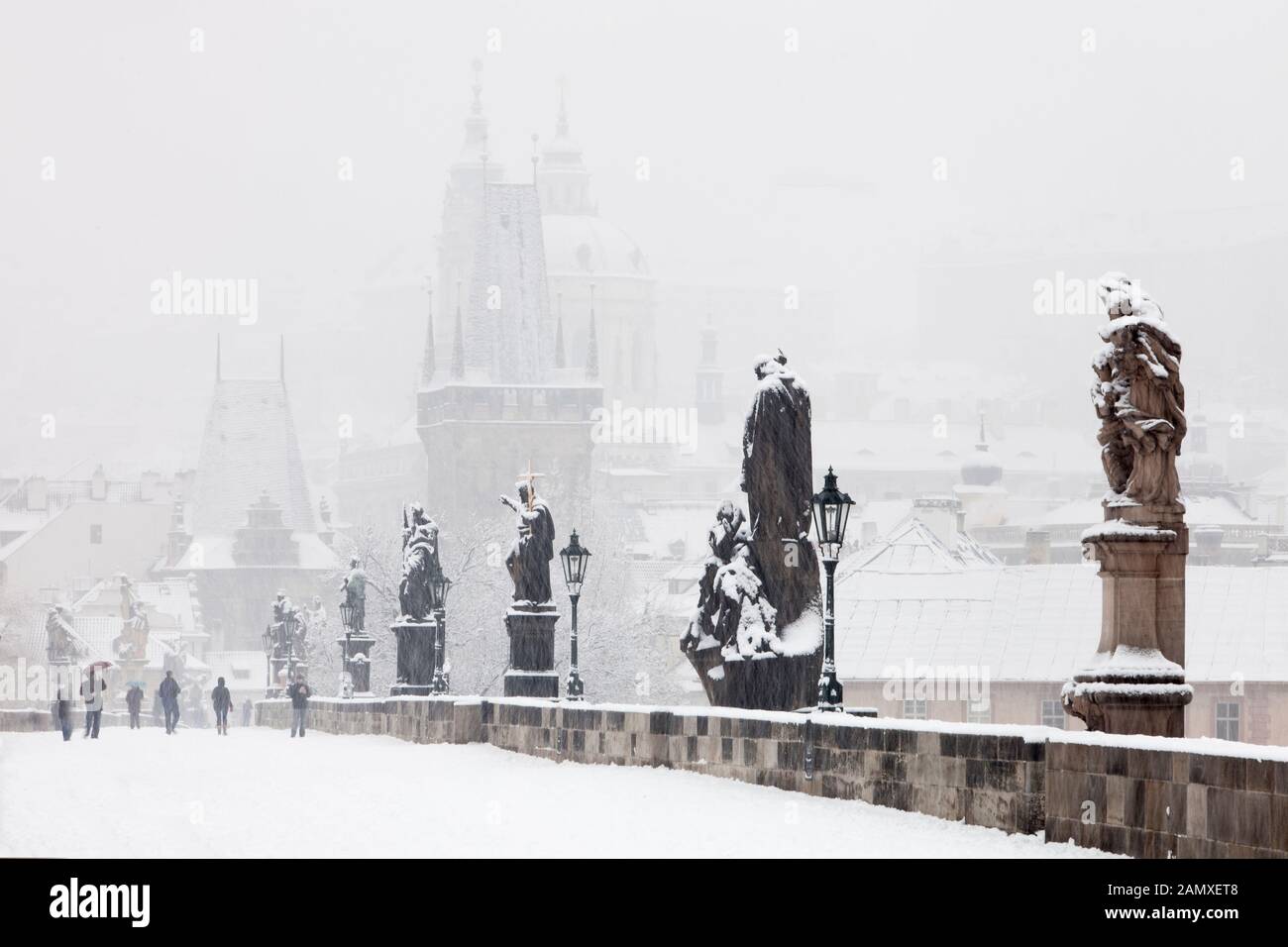 République tchèque, Prague - Le pont Charles en hiver. Banque D'Images