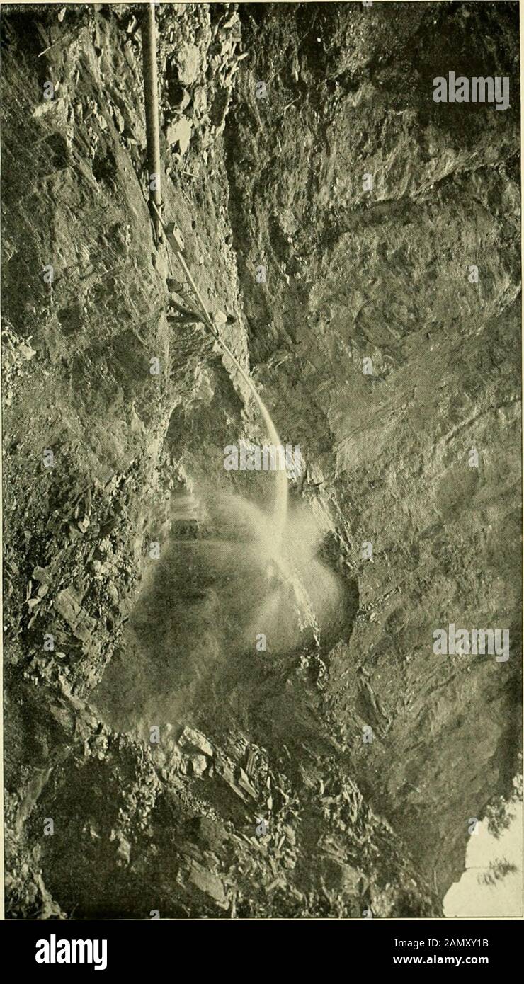 Les avantages de la Géorgie pour ceux qui souhaitent des maisons dans un climat génaire 1906-7 . les zones laéozoïques et de Crys-taline sont trouvés les marbres pour lesquels la Géorgie est devenue célèbre dans chaque sec-tion de l'Union. La ceinture en marbre traverse Fannin. Gilmer, Pickens et Cherokeounties, et les carrières les plus importantes se trouvent dans le comté de Pickens. De nombreuses localités de la région de Crystalline sont riches en granit et gneiss, et dans des parties severaldes de cette même région corindon est trouvé en quantités considérables. Avant la découverte de l'or en Californie, les mines d'or de Géorgie étaient hautement appréciées. Pendant un temps l'excitation Banque D'Images