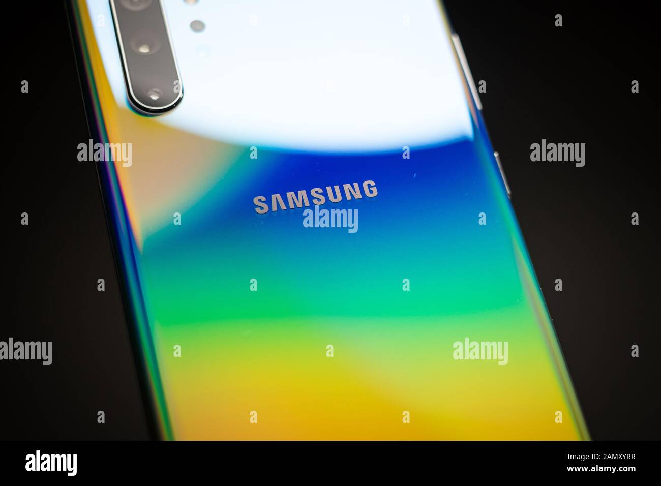 Janvier 2020, Riga - Nouveau Samsung Galaxy Note 10 + smartphone Android s'affiche à des fins rédactionnelles. L'accent peu profond effet. Banque D'Images