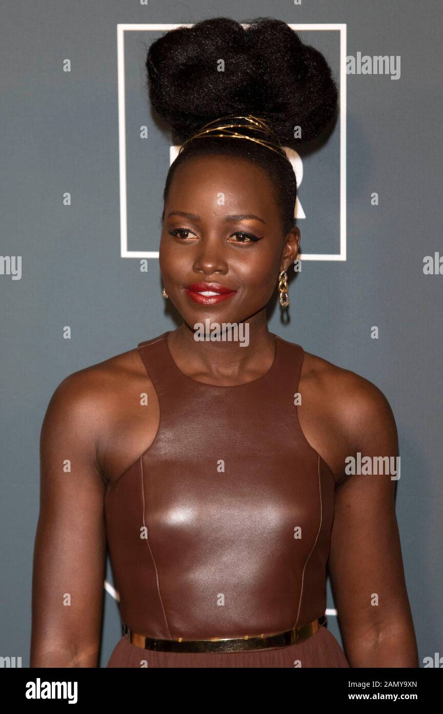 Santa Monica, États-Unis. 12 janvier 2020. Lupita Nyong'o au 25ème prix de choix des critiques au Barker Hangar. Santa Monica, 01/12/2020 | utilisation dans le monde crédit: DPA/Alay Live News Banque D'Images