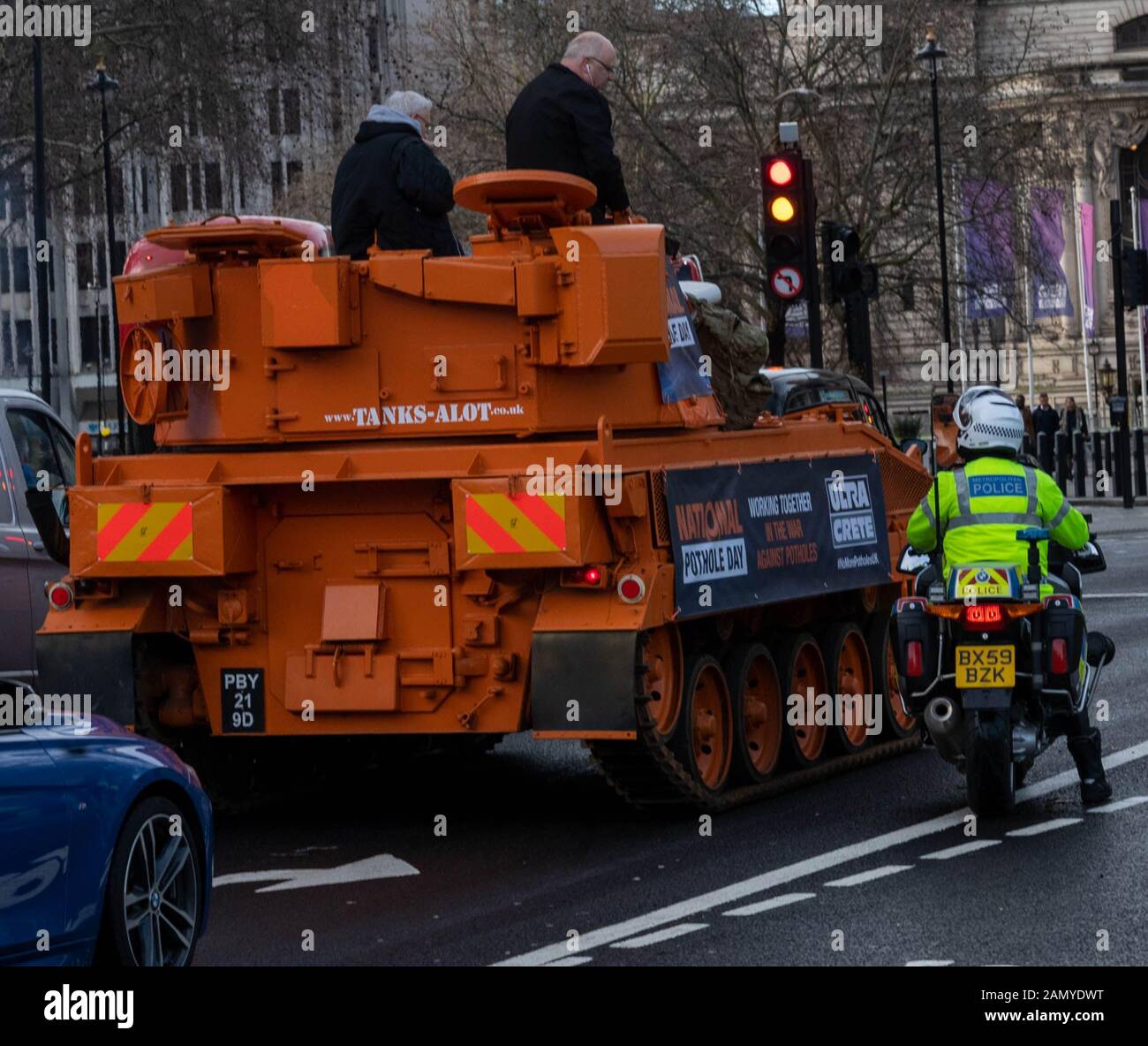 Londres Royaume-Uni le 15 janvier 2020 la journée nationale de la Pothole est célébrée par un char orange brillant qui se trouve dans les rues de Westminster, Londres crédit britannique Ian DavidsonAlay Live News Banque D'Images