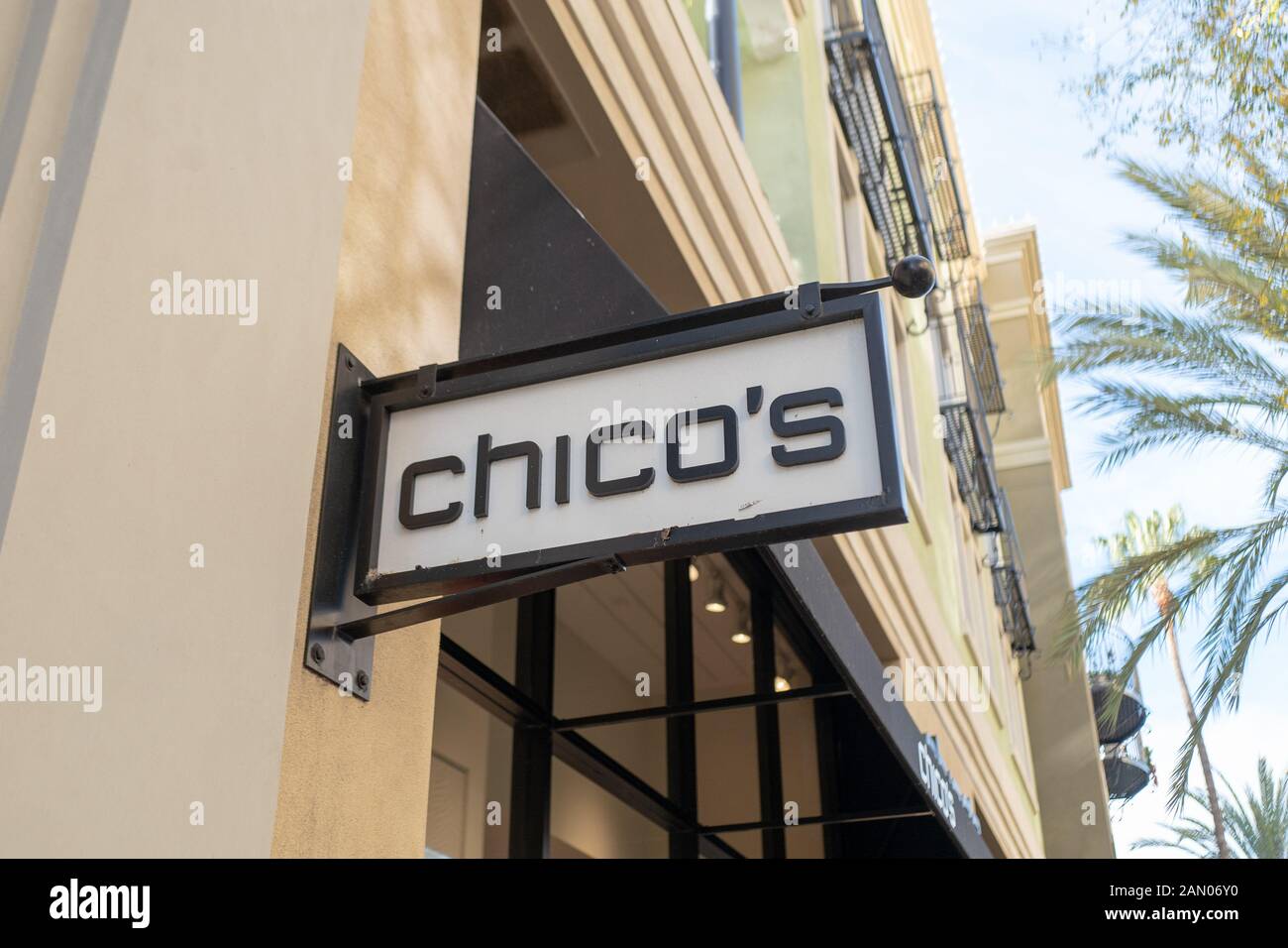 Inscrivez-vous sur façade à Chico's store sur Santana Row dans la Silicon Valley, San Jose, Californie, le 3 janvier 2020. () Banque D'Images