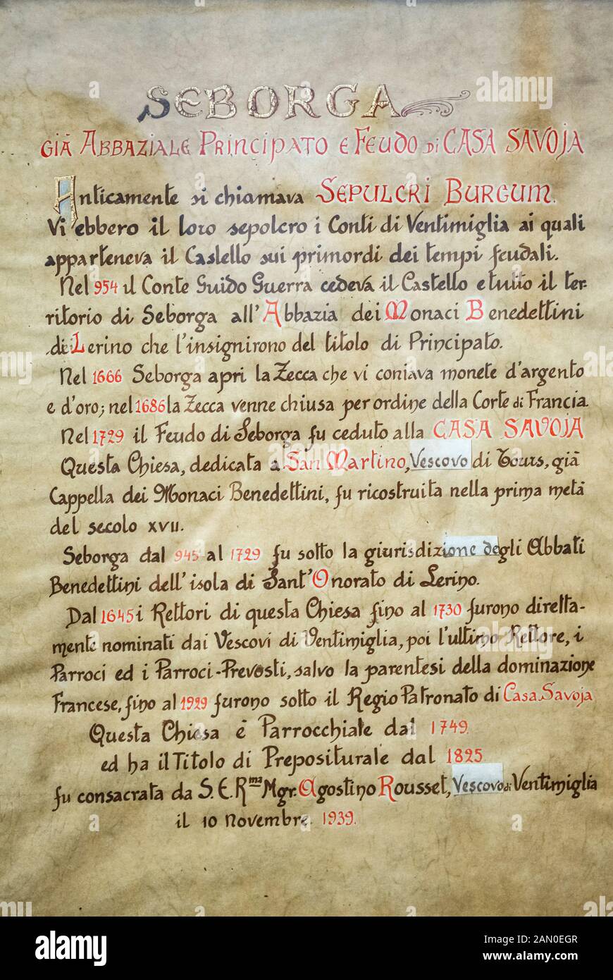 Italie Ligurie Seborga ( Principato di Seborga ) : Église de St Martino - parchemin avec l'histoire de l'église écrite sur elle Banque D'Images