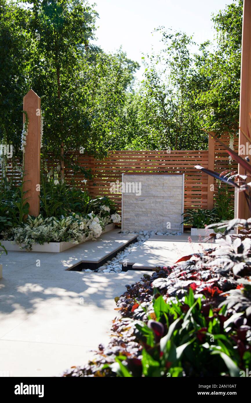 Août 1963 J'AI UN RÊVE - GARDEN DESIGNER STEPHEN RYAN UN RHS Hampton Court Flower Show. Célèbre 50 ANS DE PROGRÈS DANS L'intégration raciale et l'égalité DEPUIS MARTIN LUTHER KING'S CÉLÈBRE DISCOURS EN AOÛT 1963. Banque D'Images