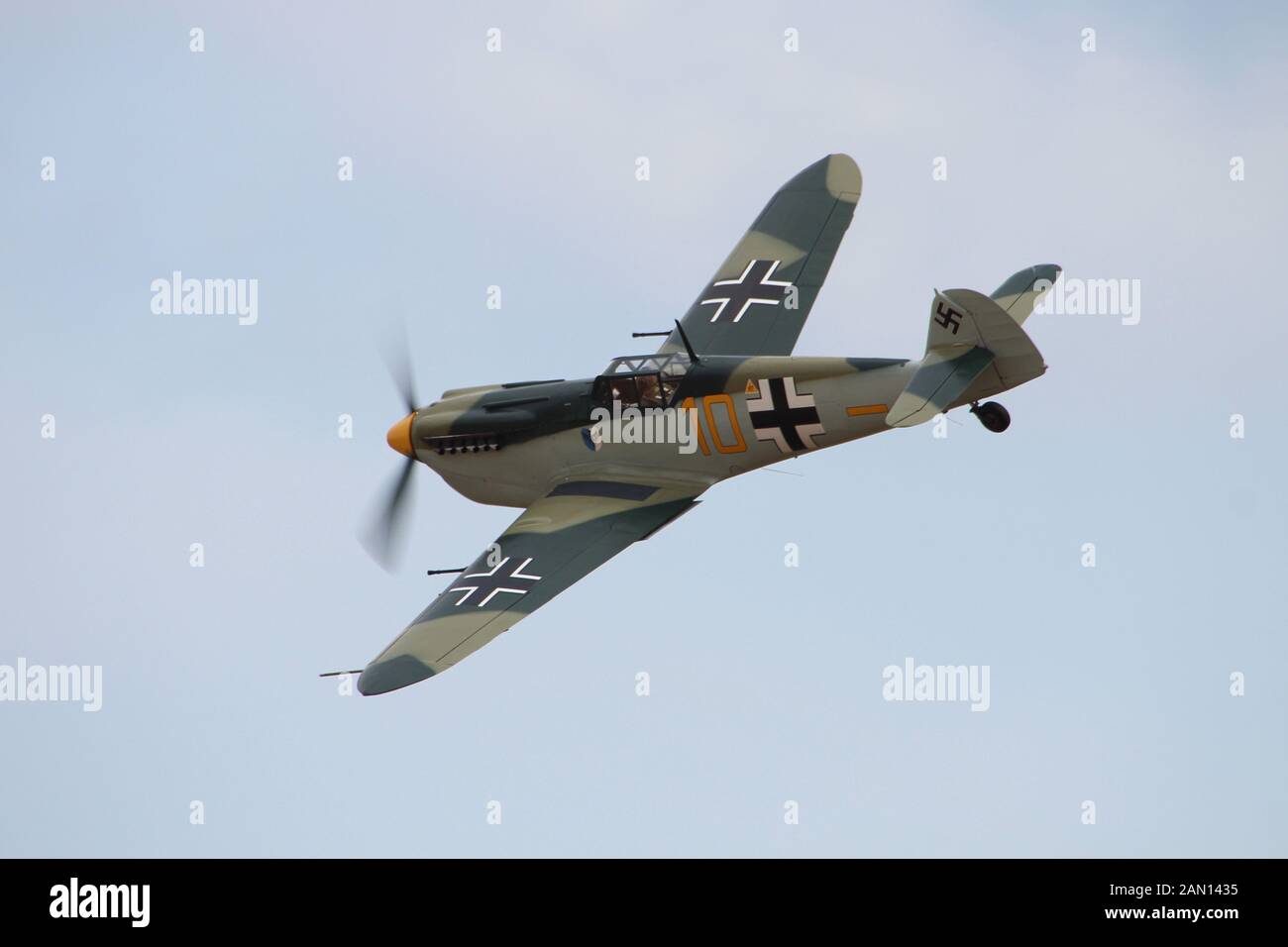 G-BWUE, une Hispano HA-1112-M1L Buchon dans les couleurs d'une Luftwaffe Messerschmitt Bf109, effectuant à l'East Fortune en 2013. Banque D'Images