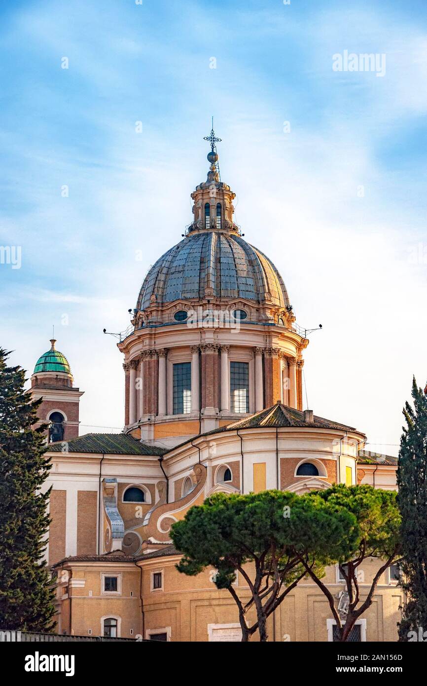 La basilique de SS. Ambrose et Charles sur le Corso est une église de Rome. Banque D'Images