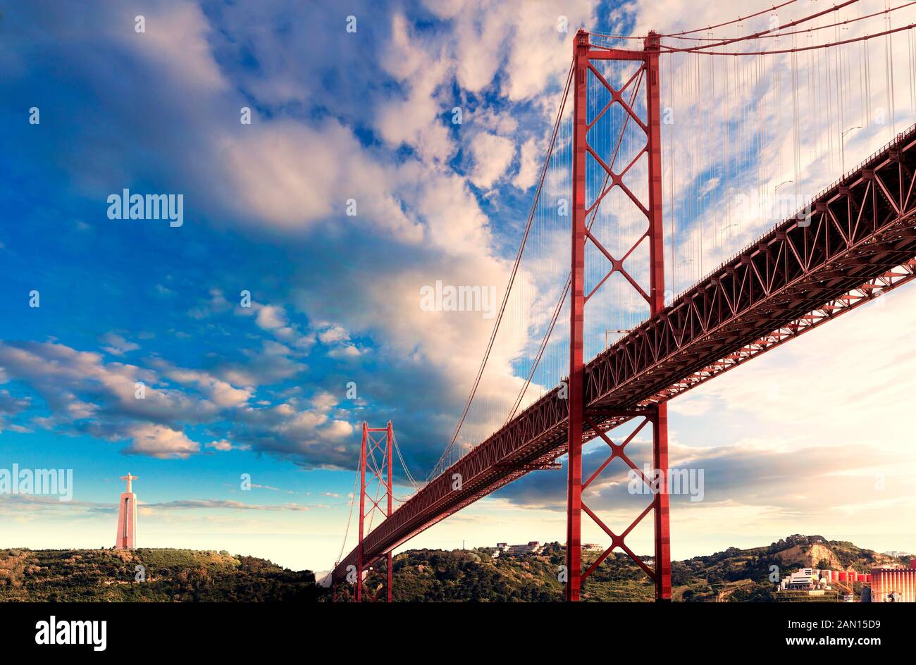 25 de pont Abril.Lisbonne paysage au coucher du soleil.Pont métallique moderne Banque D'Images