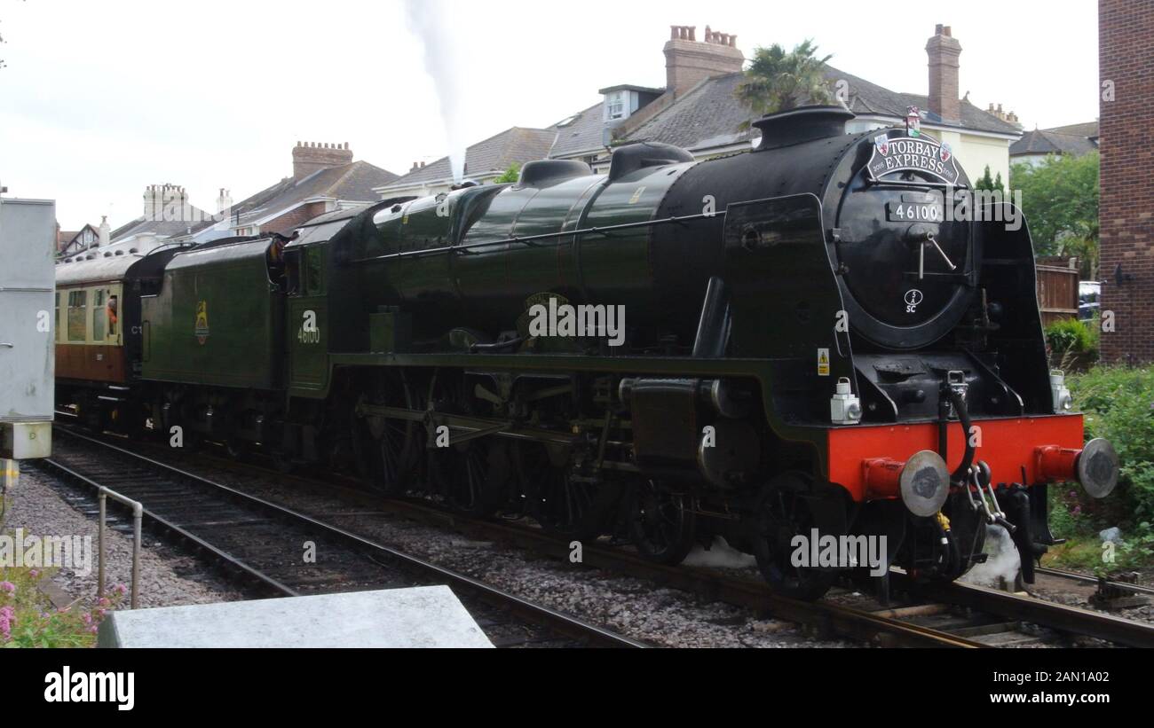 LMS 46100 ' Royal Scot ' locomotive vapeur arrivant à Paignton, Devon, Angleterre, Royaume-Uni. Banque D'Images
