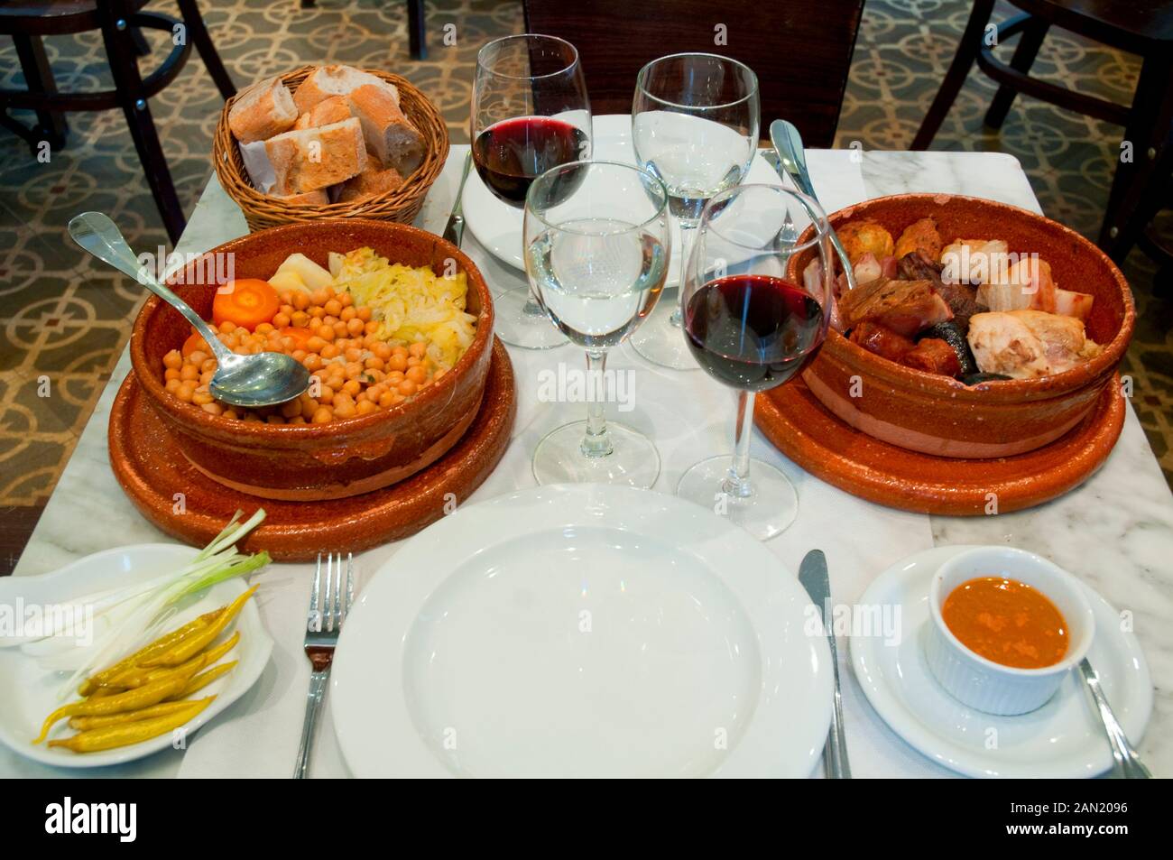 Cocido madrileño de servir. Madrid, Espagne. Banque D'Images