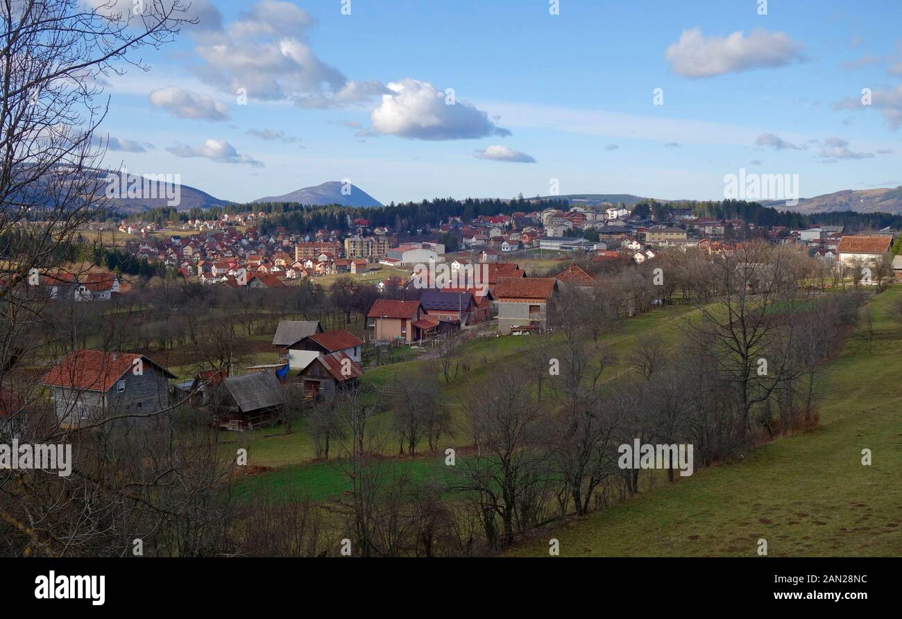 Kneževo, Anciennement Skender Vakuf. Une petite ville dans la campagne vallonnée au sud de Banja Luka. Republika Srpska, Bosnie-Herzégovine Banque D'Images