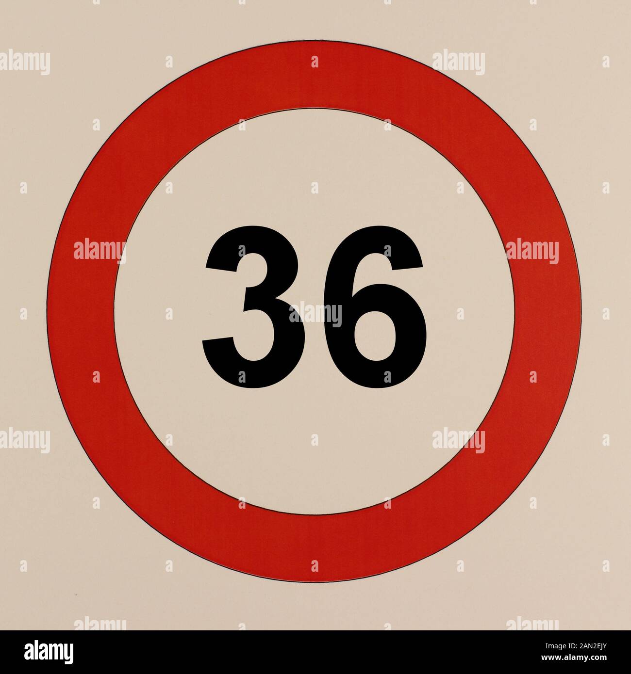 Illustration des Straßenverkehrszeichen 'Maximale Geschwindigkeit 36 km / Stunde" Banque D'Images