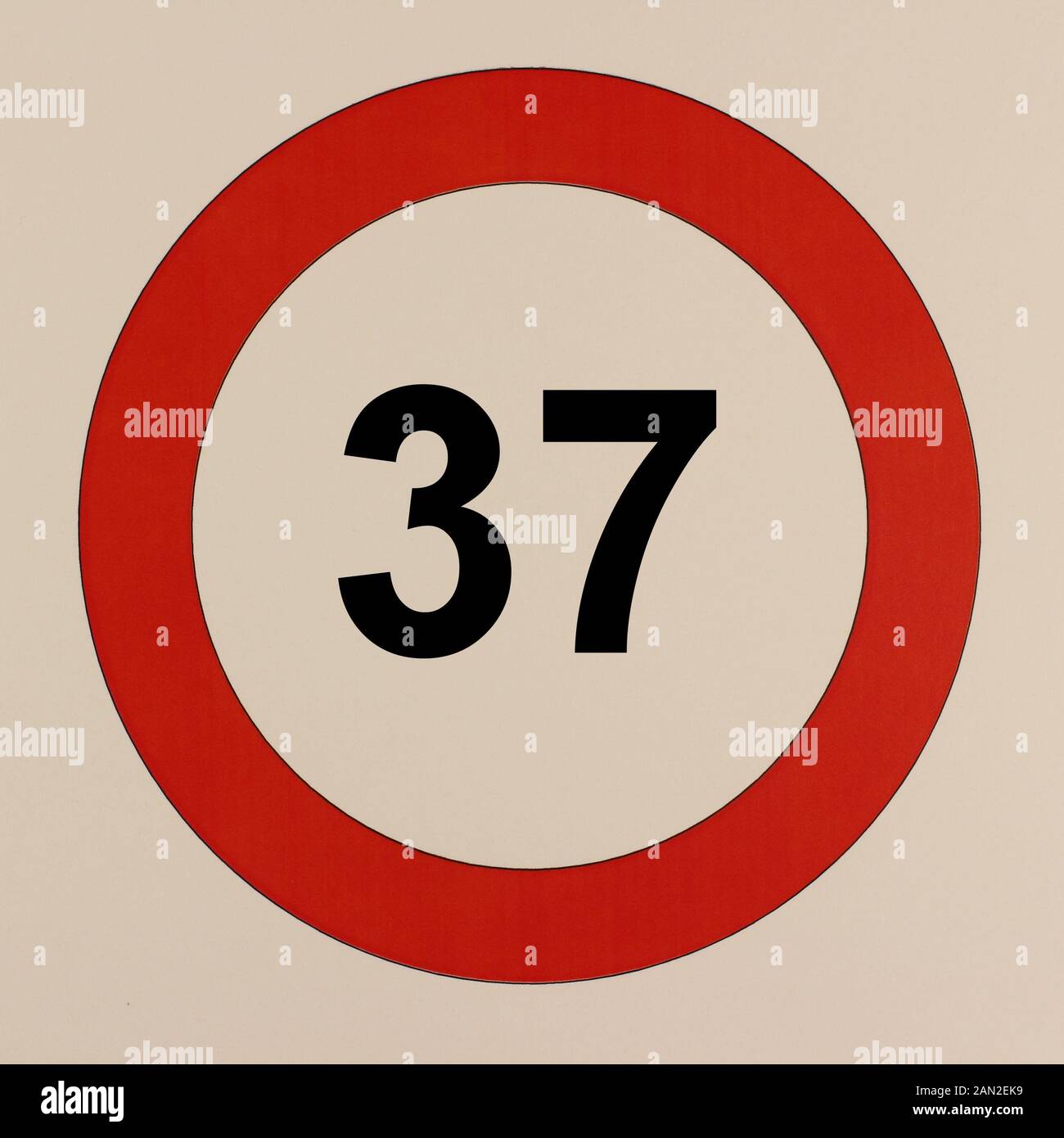 Illustration des Straßenverkehrszeichen 'Maximale Geschwindigkeit 37 km / Stunde" Banque D'Images