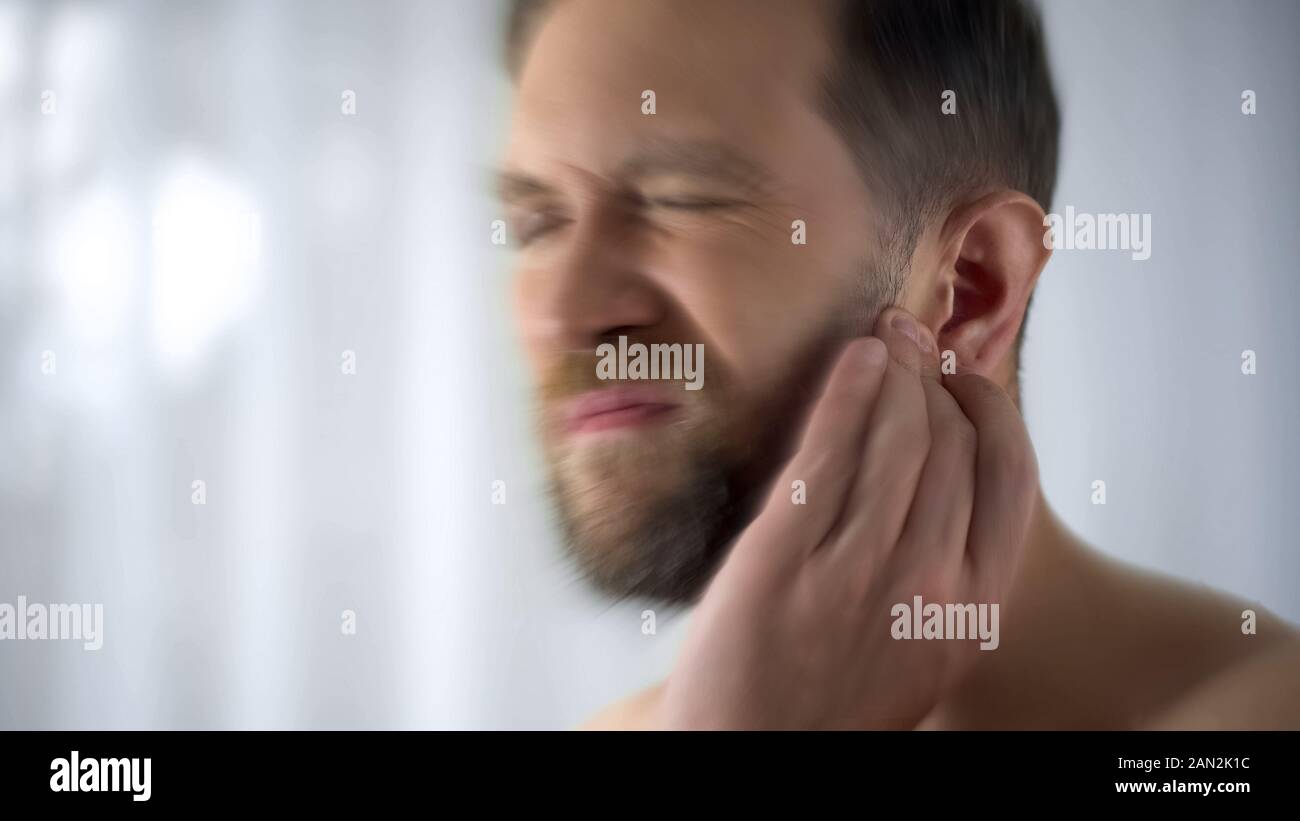 Infection de l'oreille moyenne Banque de photographies et d'images à haute  résolution - Alamy