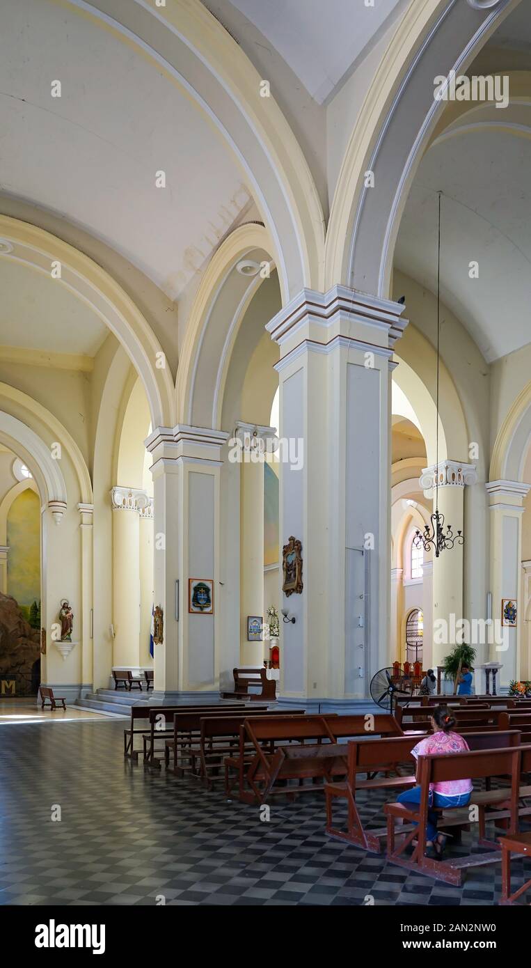 Intérieur de l'église à San Juan Del sur, Nicaragua, petit village avec grand divertissement et marché, Banque D'Images