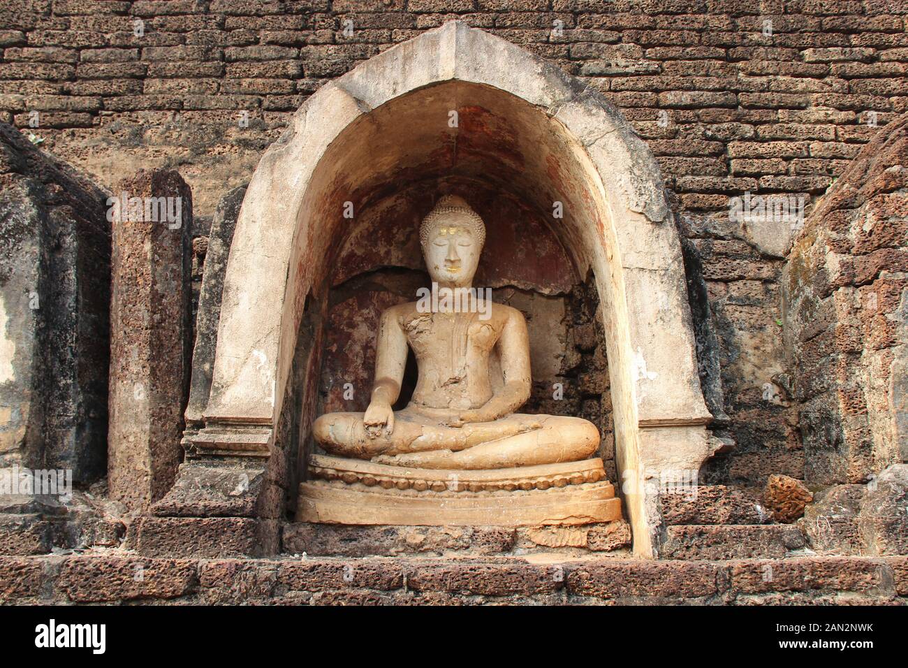 Buddhist Temple (Wat Chang Lom) dans le Si Satchanalai-Chalieng en Thaïlande Banque D'Images