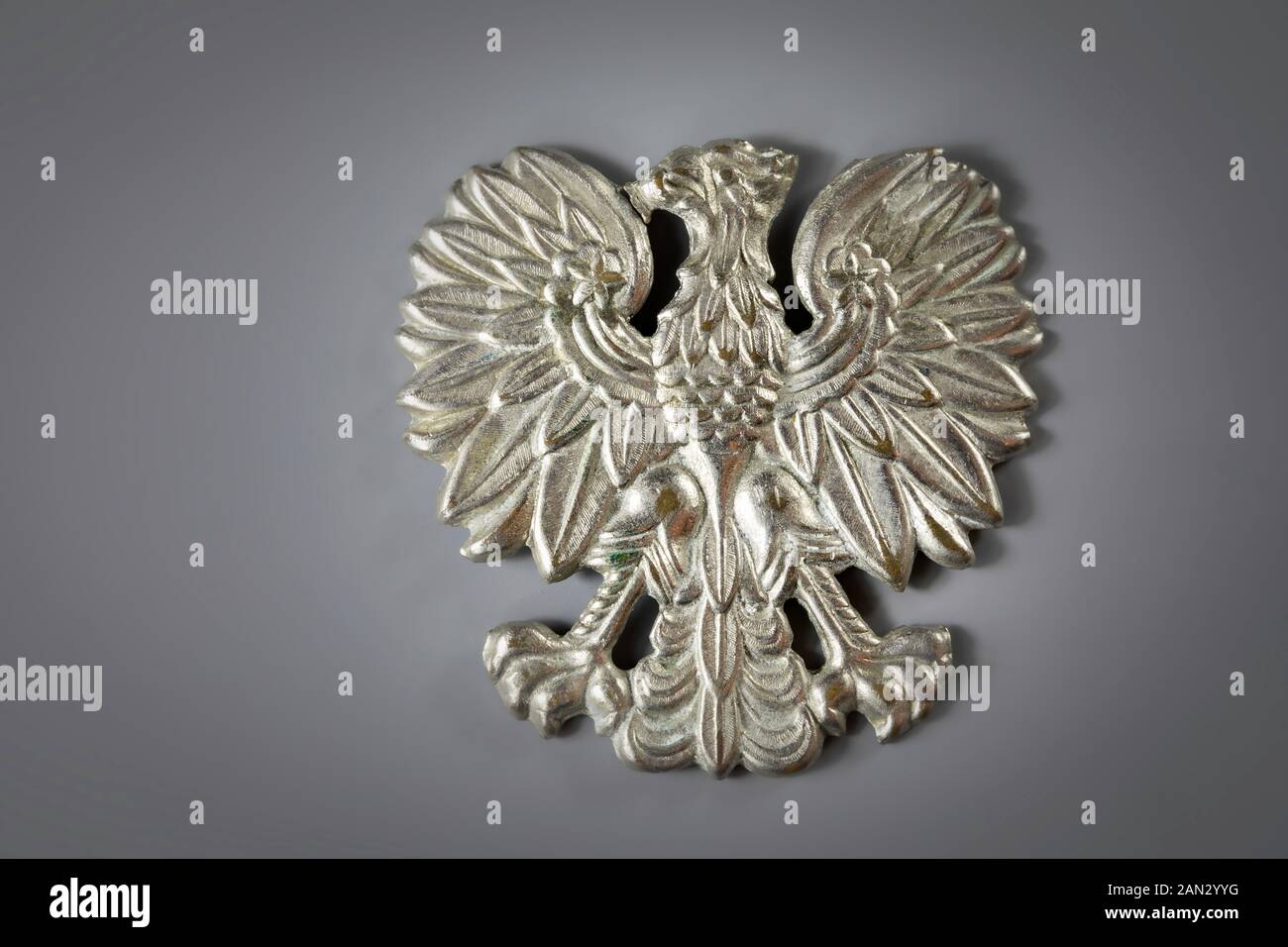 L'ancien emblème de la République populaire de Pologne, armoiries, les juges eagle, symbole de la magistrature communiste. Banque D'Images