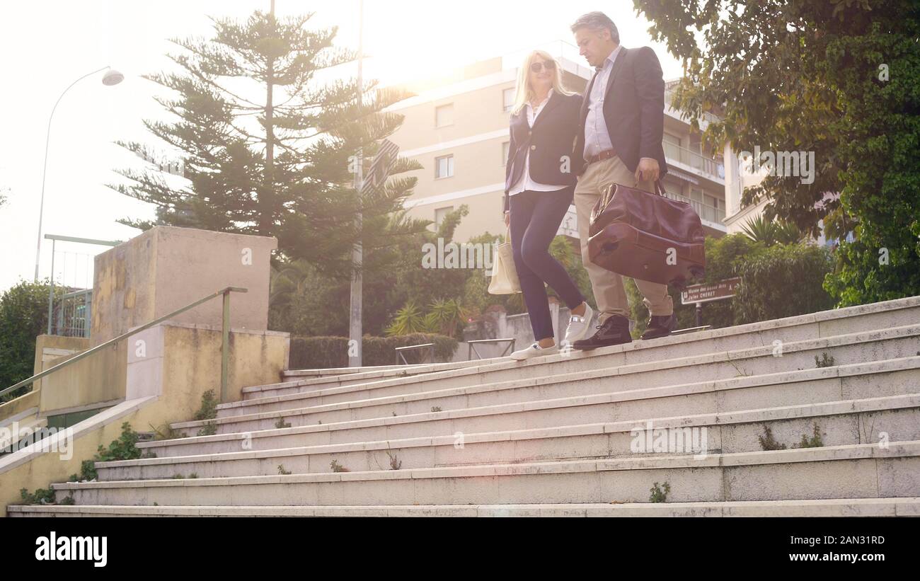 Heureux libre de quitter l'hôtel et descendre, Voyage Vacances Banque D'Images