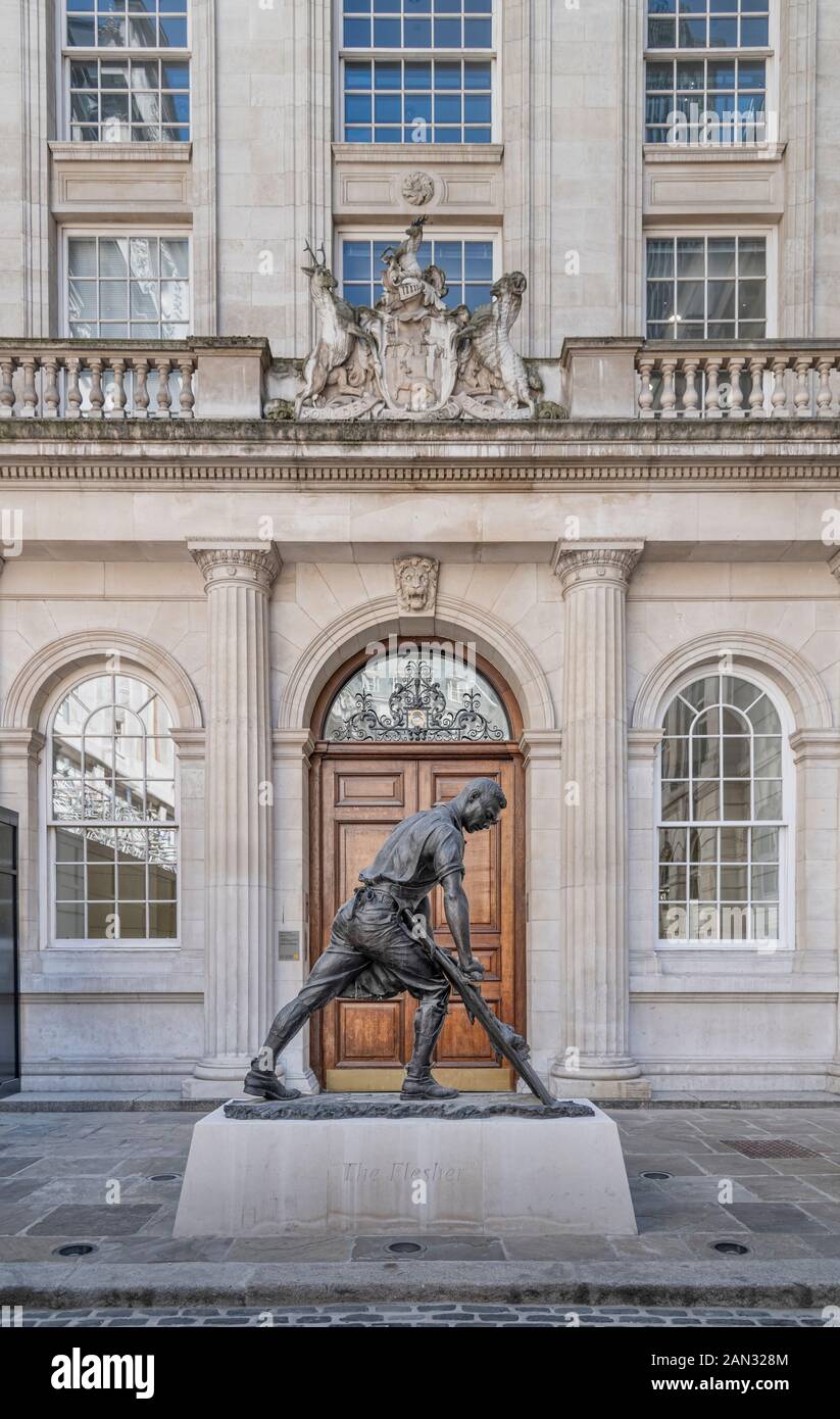La statue de la Flesher, d'Etienne Millner à l'extérieur de la salle des Leathersellers, à Londres Banque D'Images