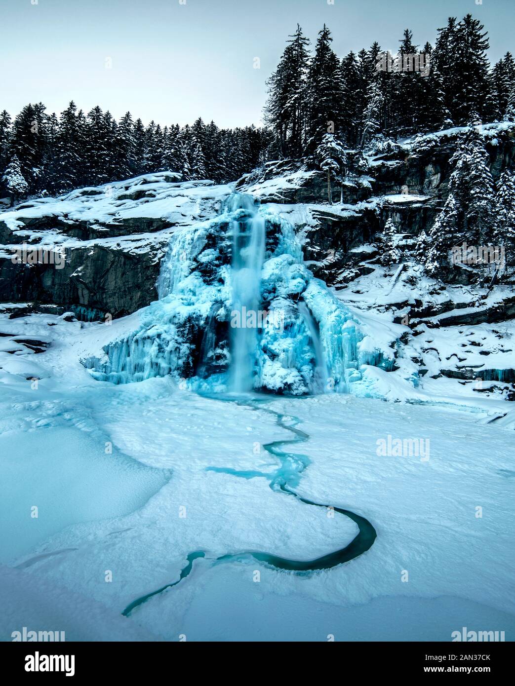 Hiver en Autriche, par magie cascade gelée à Krimml Banque D'Images