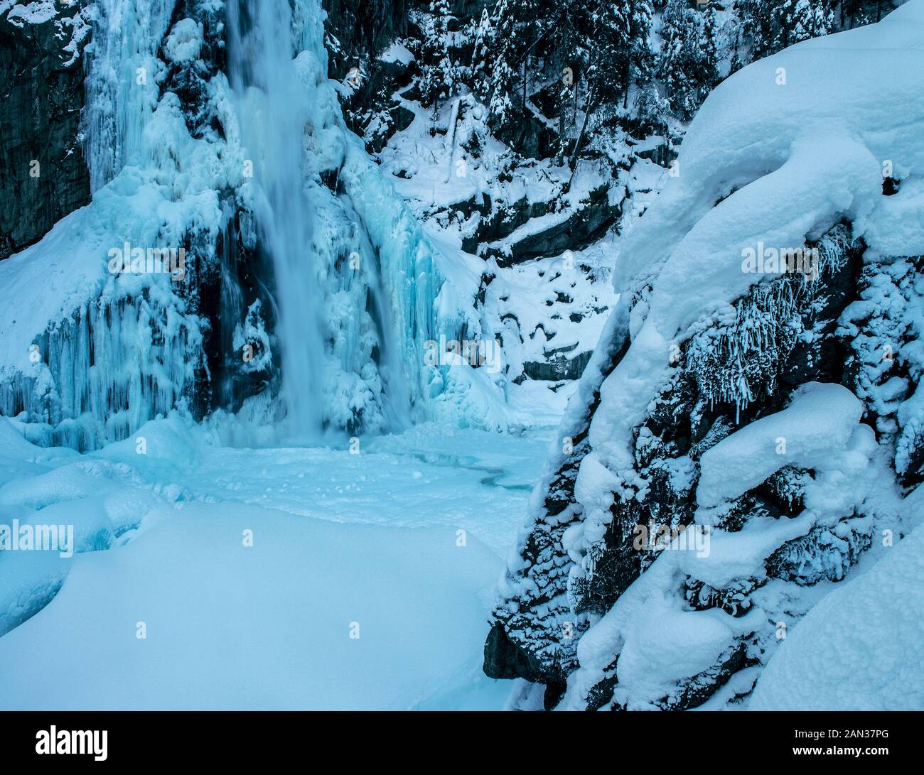 Hiver en Autriche, par magie cascade gelée à Krimml Banque D'Images