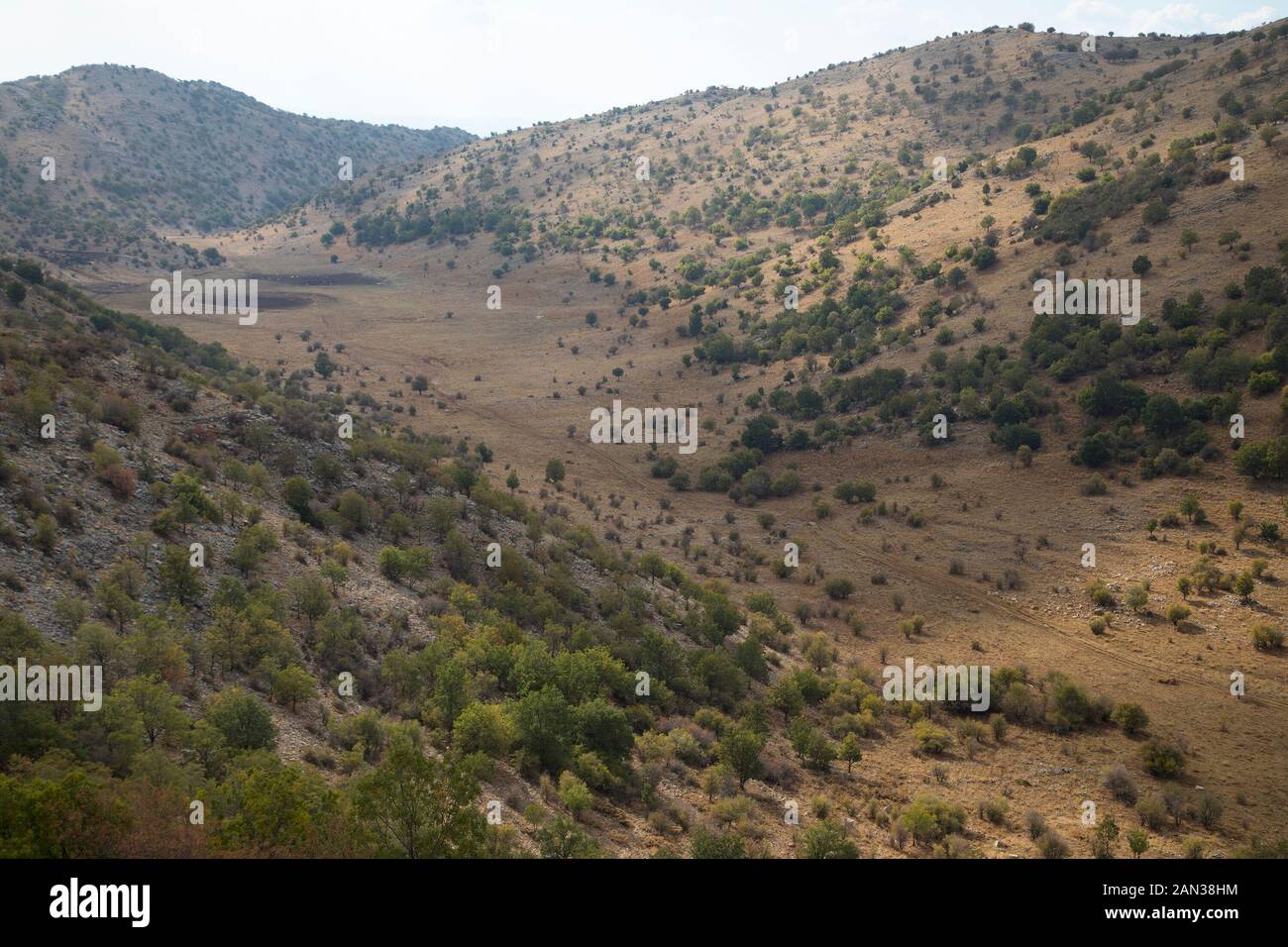 Bas des pentes du Mt. L'Hermon formé à partir de calcaire jurassique, le nord d'Israël Banque D'Images