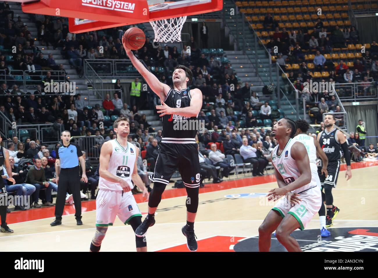 Bologne, Italie, 15 janvier 2020, stefan markovic (virtus segafredo bologna) pendant Segafredo Virtus Bologna contre Darussafaka Tekfen Istanbul - Championnat EuroCup de basket-ball - crédit: LPS/Michele Nucci/Alay Live News Banque D'Images