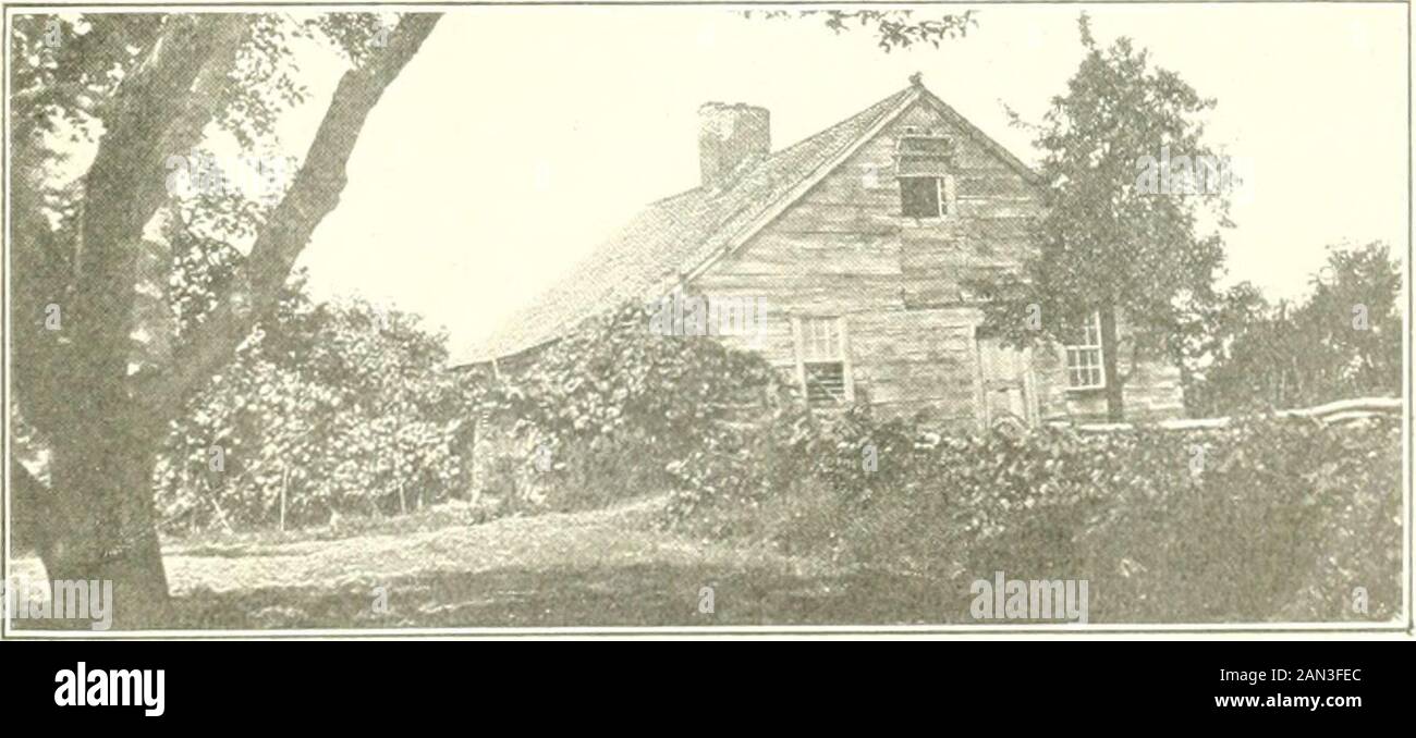 Histoire de Worcester et de son peuple . PORTES MAISON. PORTES LAX.. Ancienne MAISON SUR CHAMBERLALLX FAR.Lt)ii S;ilisl)ury Street, Probablement First Chamberlain House. I84 HISTOIRE DE WORCESTER Esther, M. 16 novembre, ITGO. Joshua Ball; Rosanna, M. 31 janvier 1760, AdamWalkt-r. McFarland.—Daniel AIcFarland, l'un des colons écossais-irlandais, est venu en 1718 d'Ulster, ses ancêtres ayant passé un siècle avant d'arriver d'Argyleshire, en Écosse, en Irlande. Il a vécu à Marblehead pendant plusieurs années. Son frère Duncan s'installe à Rutland. Lui et sa sonAndrew, alors de Marblehead, ont acheté de Gershom Keyes de Shrewsbury185 acres dans Banque D'Images