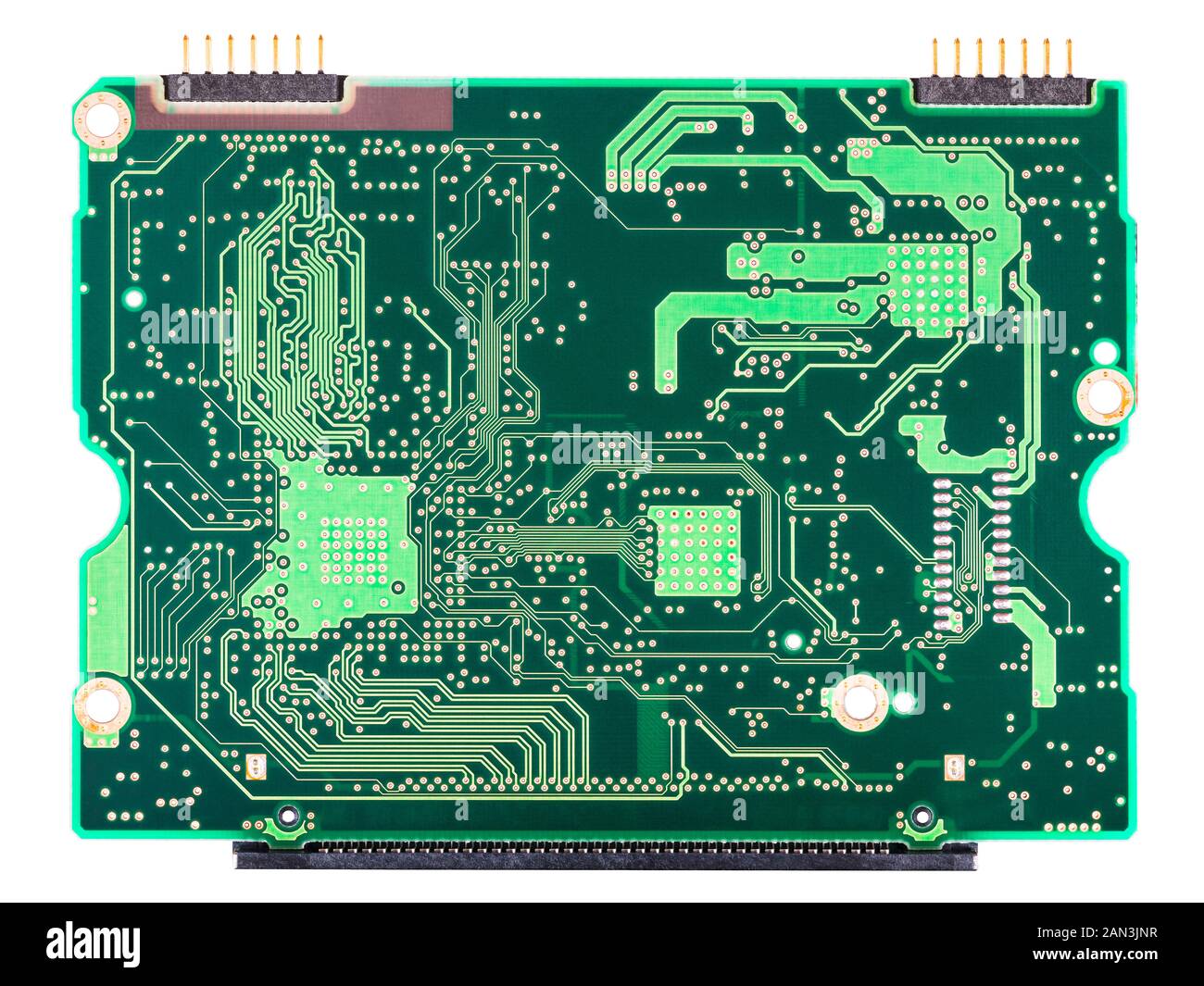 Circuit vert couche de cuivre avec des connecteurs isolé sur fond blanc. Par le biais de trous ou de la technologie de montage en surface détail. Génie électrique. Banque D'Images
