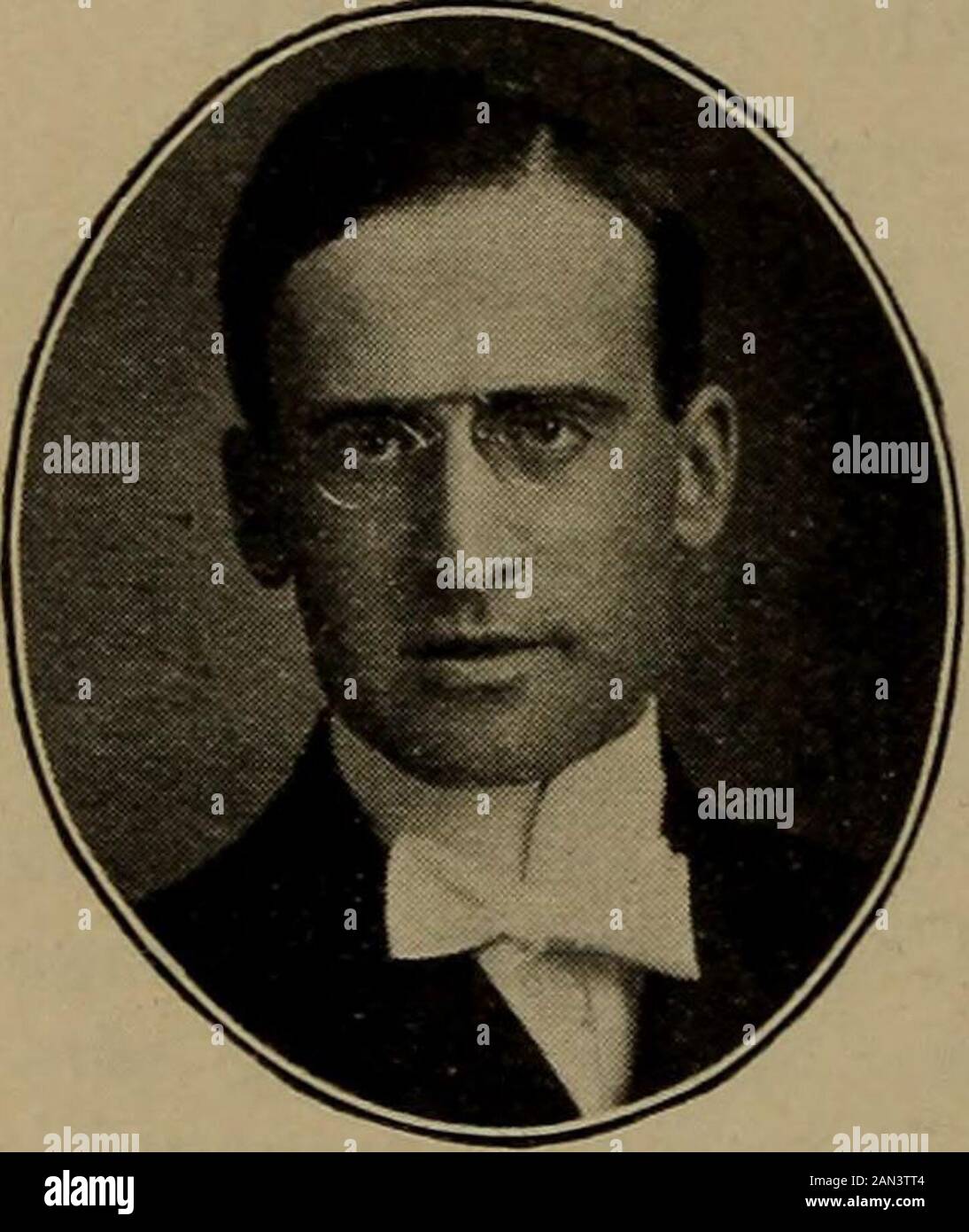 Norsk lutherske prester i Amerika, 1843-1913 . 1913. 1912. Norgaard, Carl Henry. Ord. 1906. Synode de Norske, 1906—. F. i Grove City, Minn., 4 sept. 1880, af HansN. Og Ragnild (F. Klausen), frekv. Luther Coll.,97—03 (A.B.), Luther Sem., 03—06 (T.C.), repos.Spokane, Washington., 06—13, Everett, Washington., 13—.*Signe Storaasli, 09.. Næseth, Carelius Gunnarson. Ord. 1906. Synode de Norske, 1906—. F. i Wanamingo, Minn., 8 janvier. 1881, af GunnarK. N. og Berthea (F. Schulerud), frekv. Luther Sem., 96—03 (A.B.), 03—06 (T.C.), repos, Kansas Citj^ Mo., 06—11, Valley City, N.D., 11—. *Emma Louise Brandt, 12. Banque D'Images