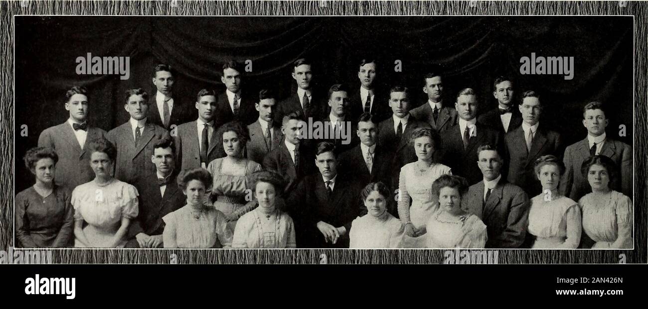 Arbutus . 145 % LE - ARBUTUS T 19 ETEEN ^ DIX. 146 LE * ARBUTUS DIX - DIX » COULEUR INDÉPENDANTE: Fleur verte et blanche d'Apple: Le Daisy Dr. Arthur L. FoleyDr. Robert J. Aley MEMBRES DE LA FACULTÉ Dr. Schuyler C. DavissonPProf. Thomas Legrand Harris Dr Samuel B. HardingDr. Rola R. Ramsey jIrs. Alice D. GossPraf. George D. Morris Ruby M. BeekerKarl W. BehrGarl G. Bonewitz MEMBRES DE L'UNIVERSITÉ Otto W. GrisierMary E. HiginsFannie E. Horrell DIX-NEUF CENT DIX Marv ^lehafieRalph V. SollittEdward E. Walters Clark WoodvMarv E. Ward Hugh E. Brownett A. Davisson J. Allen JonesRol Banque D'Images