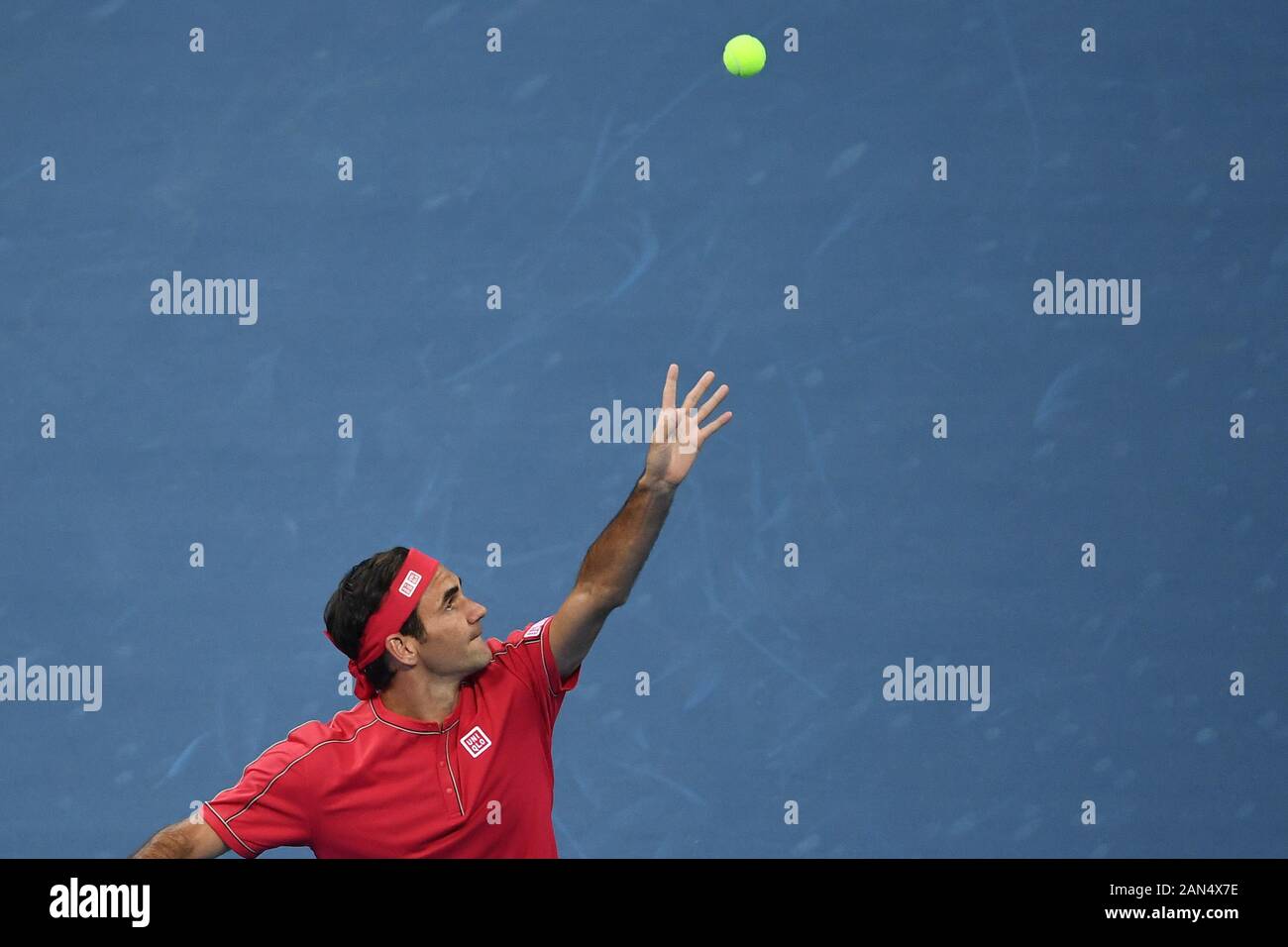 Joueur de tennis suisse Roger Federer est en concurrence avec le joueur de tennis professionnel allemand Alexander Zverev durant la première Tennis à Hangzhou Banque D'Images