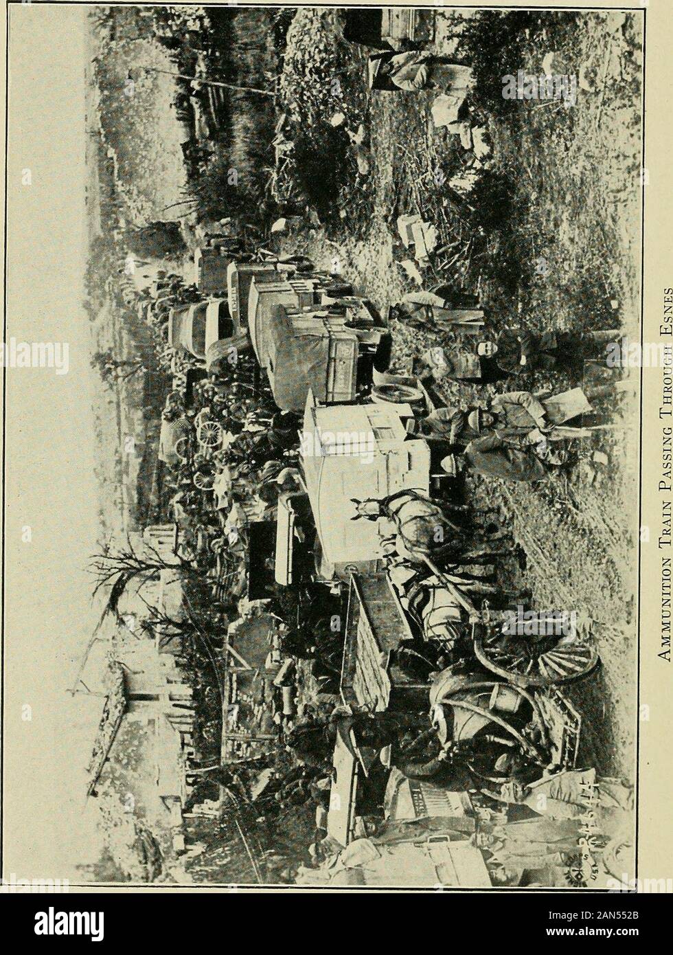 Histoire de l'e Batterie d'artillerie de campagne, 323e ; . En passant par une partie de la batterie de Verdun. Lorsqu'une batterie a été sur le programme pour la cuisson des jours sans formation horsesmust, être mis dans l'obscurité avec faisceau français inconnu ; téléphone linesmust être portées, et les armes à feu mis en position de tir pour tous avant 7 h. Dans theafternoon il y avait des classes pour les mitrailleurs, téléphone et radio menand gun, pistolet perceuse perceuse, percer le masque à gaz et la gymnastique pour le reste de la batterie. Avant le dîner trois fois par semaine, le Colonel a examiné le Regi-ment dans les grands street parade. Le soir il y wer Banque D'Images