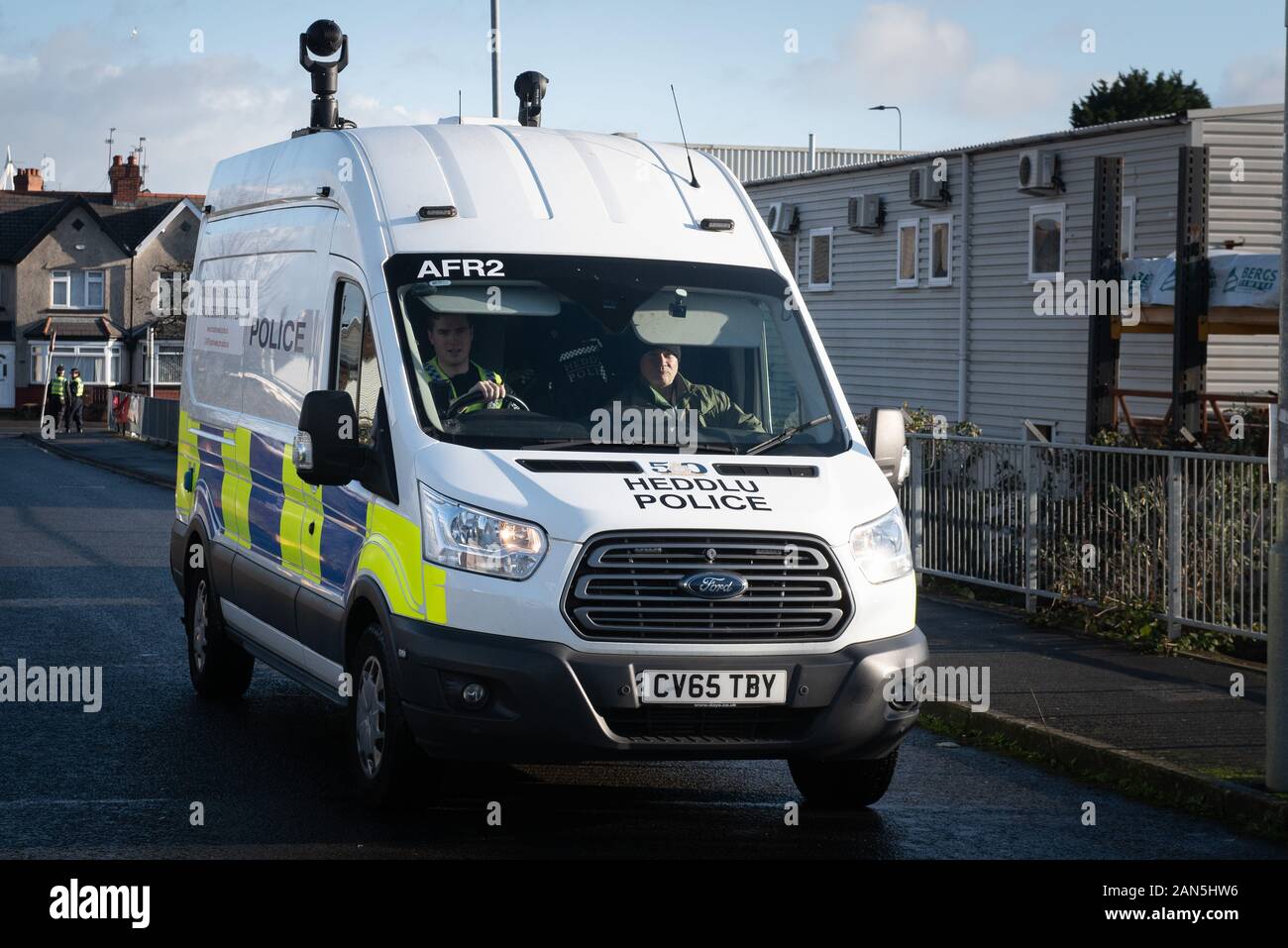 Cardiff, Glamorgan, Pays de Galles, Royaume-Uni. 12 janvier 2020. Les fans de football, recourir à leurs visages avec des masques couvrant en protestation de la décision de la police d'utili Banque D'Images