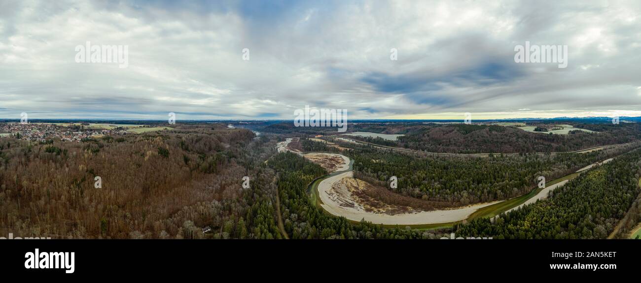Panorama de l'antenne dans le sud de la Bavière, la vallée de l'Isar, l'Allemagne, en Bavière. Coucher du soleil tourné en janvier. Banque D'Images