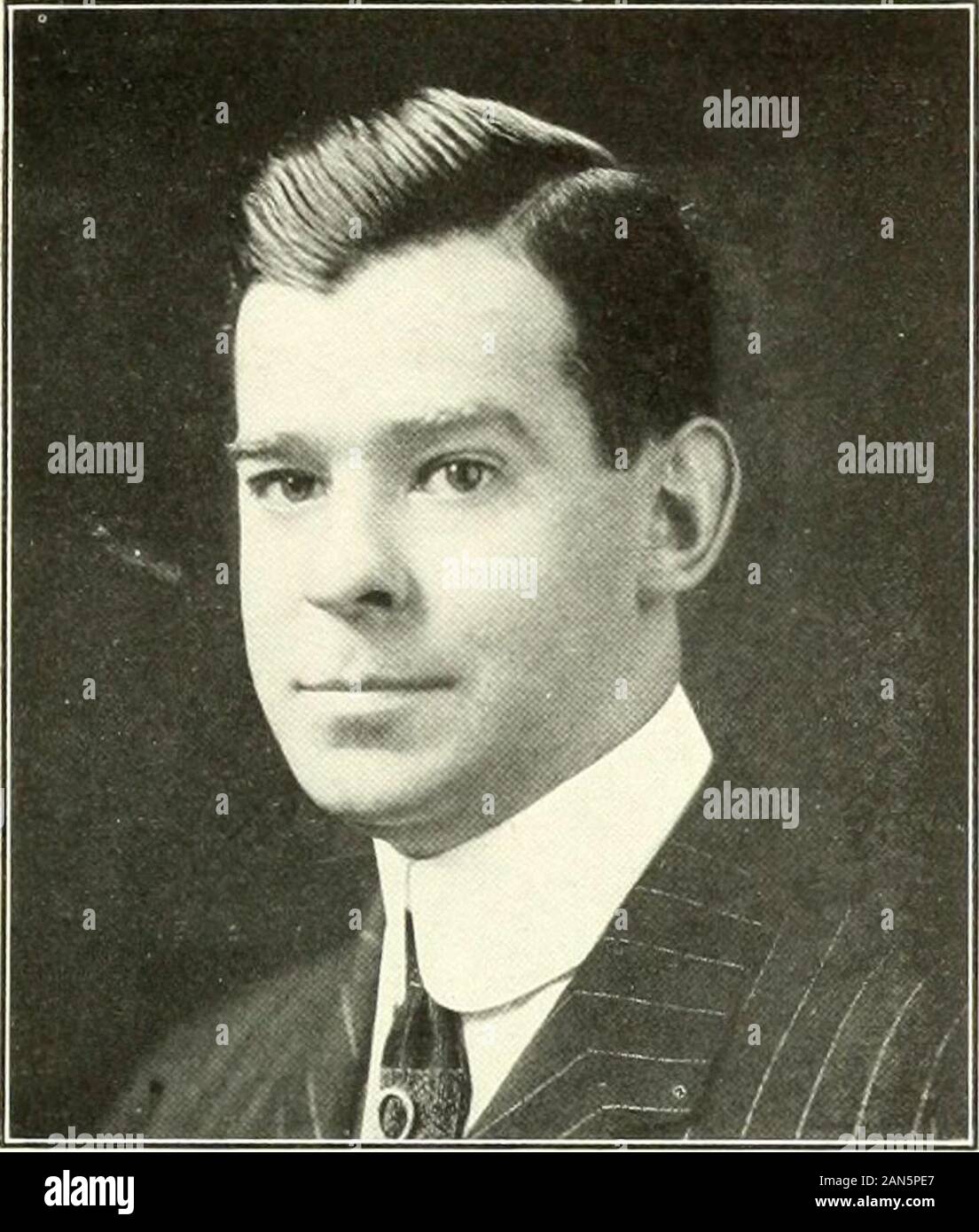 Les hommes distingués de Baltimore et du Maryland . s. dir. et 2d Nnfl-sel de Towson : Banque dir.. Banque commerciale du fichier .md.Arlington. Mil. : noun. Maison de Del.. .Mil., 1912 : mei. Judic-cours Com. de House, mém. des voies et moyens Com. et RulesCom. : mei. Balto. c&gt ;. l)|.l. ui House : Mason et Elk : Italto:clubs. Coinitr. et 1. Ilirtiulcllc. Bureau. Shimazaki. Md. SINDALL. JAMES HOWARD, directeur de funérailles. Baltimore ; b.Ball.... .Md). Il déc. 1SN4 : s. Blanchei Jiinics W. et Mary.Siiiithl Siuilall ilverl : éd. C:Hall Coll. : engagés dans insurancebusiness. 1MI9 à J91J2 : eiil. Cniv, Johns Hopkins. Banque D'Images