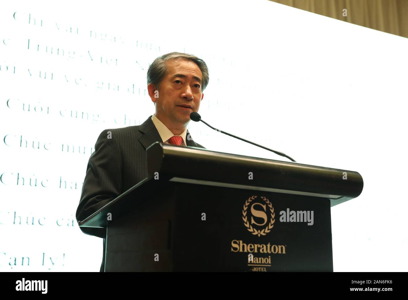 Hanoi, Vietnam. 15 Jan, 2020. L'ambassadeur de Chine au Vietnam Xiong Bo prononce un discours lors d'une réception organisée par l'ambassade de Chine à Hanoï célébrant le 70e anniversaire de China-Vietnam liens diplomatiques à Hanoi, capitale du Vietnam, le 15 janvier 2020. Credit : Wang Di/Xinhua/Alamy Live News Banque D'Images