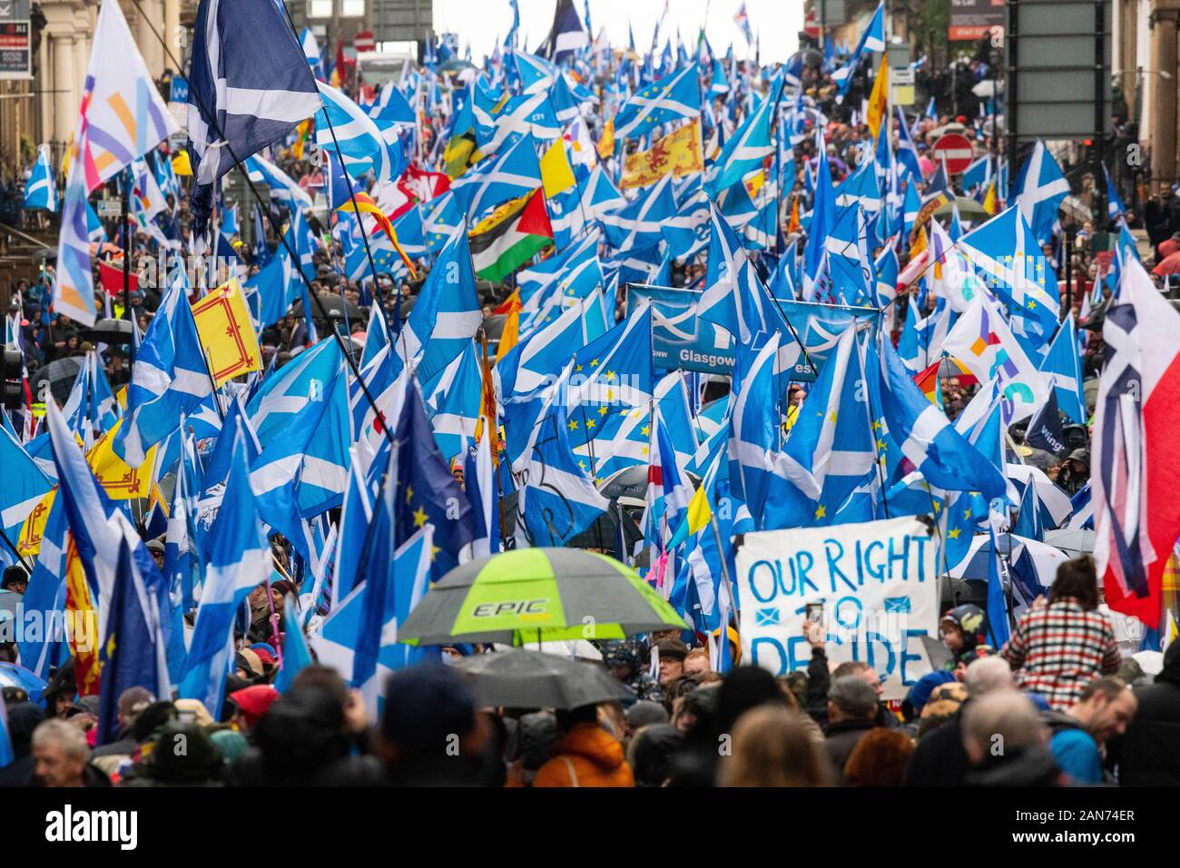 Partisans de l'indépendance écossaise marching in Glasgow, 11 Janvier 2020 Banque D'Images